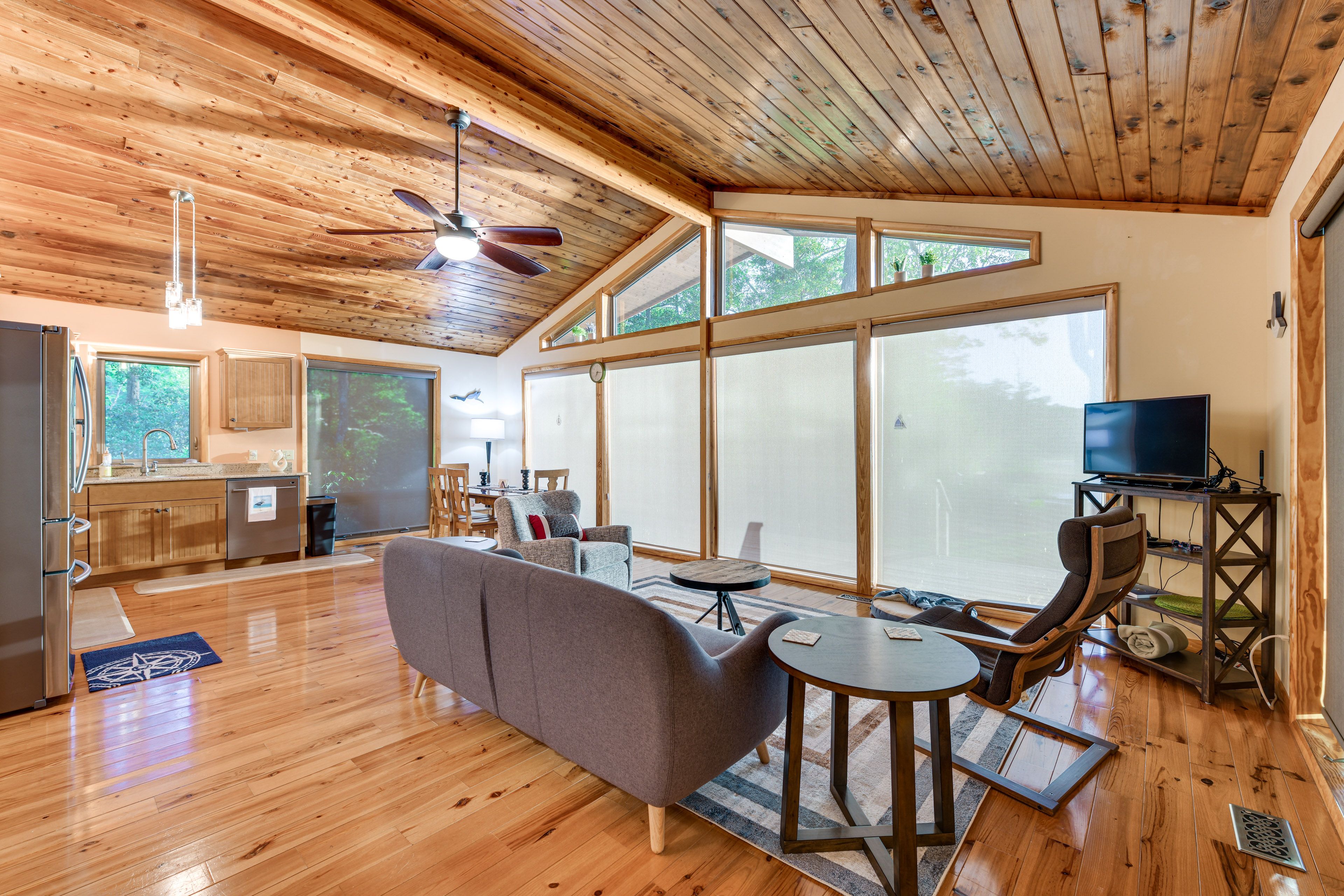 Living Room | Free WiFi | Smart TV | Sun Shades | 1st Floor
