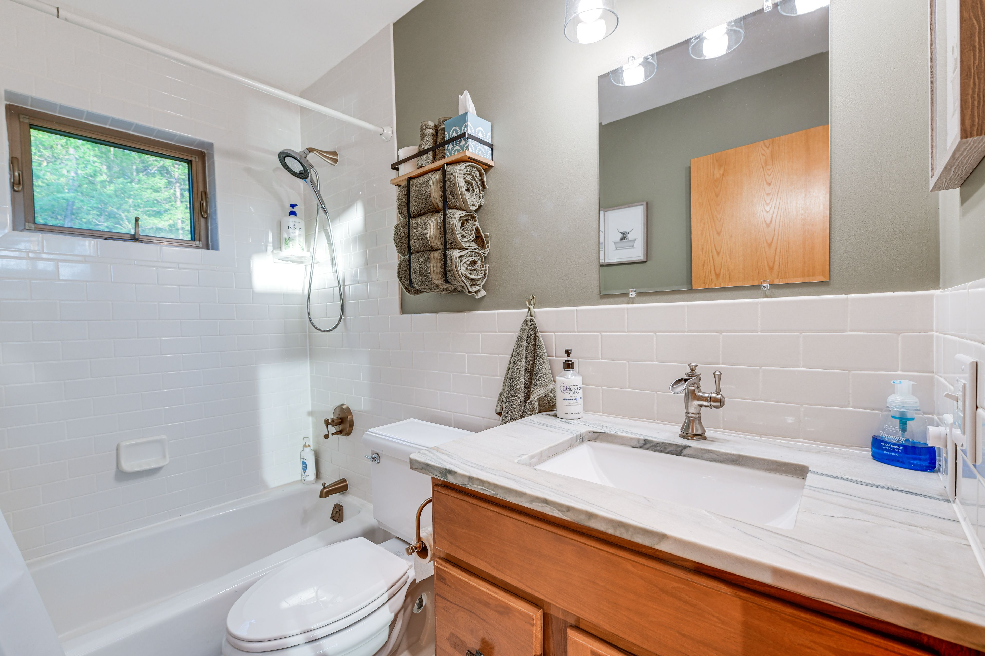 Full Bathroom | 1st Floor