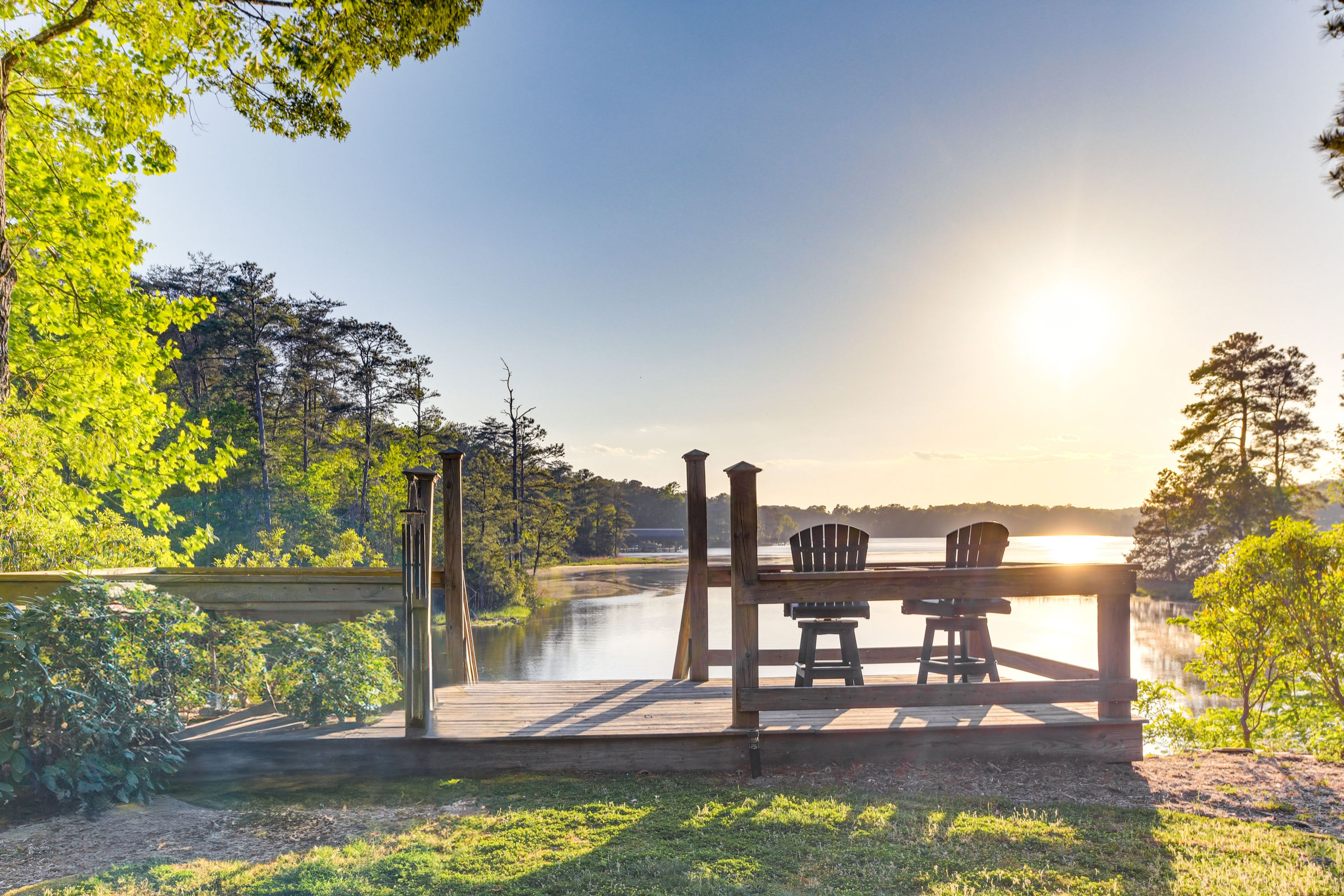 Private Dock & Water Access | Kayak | Screened Porch | Charcoal Grill | Chiminea
