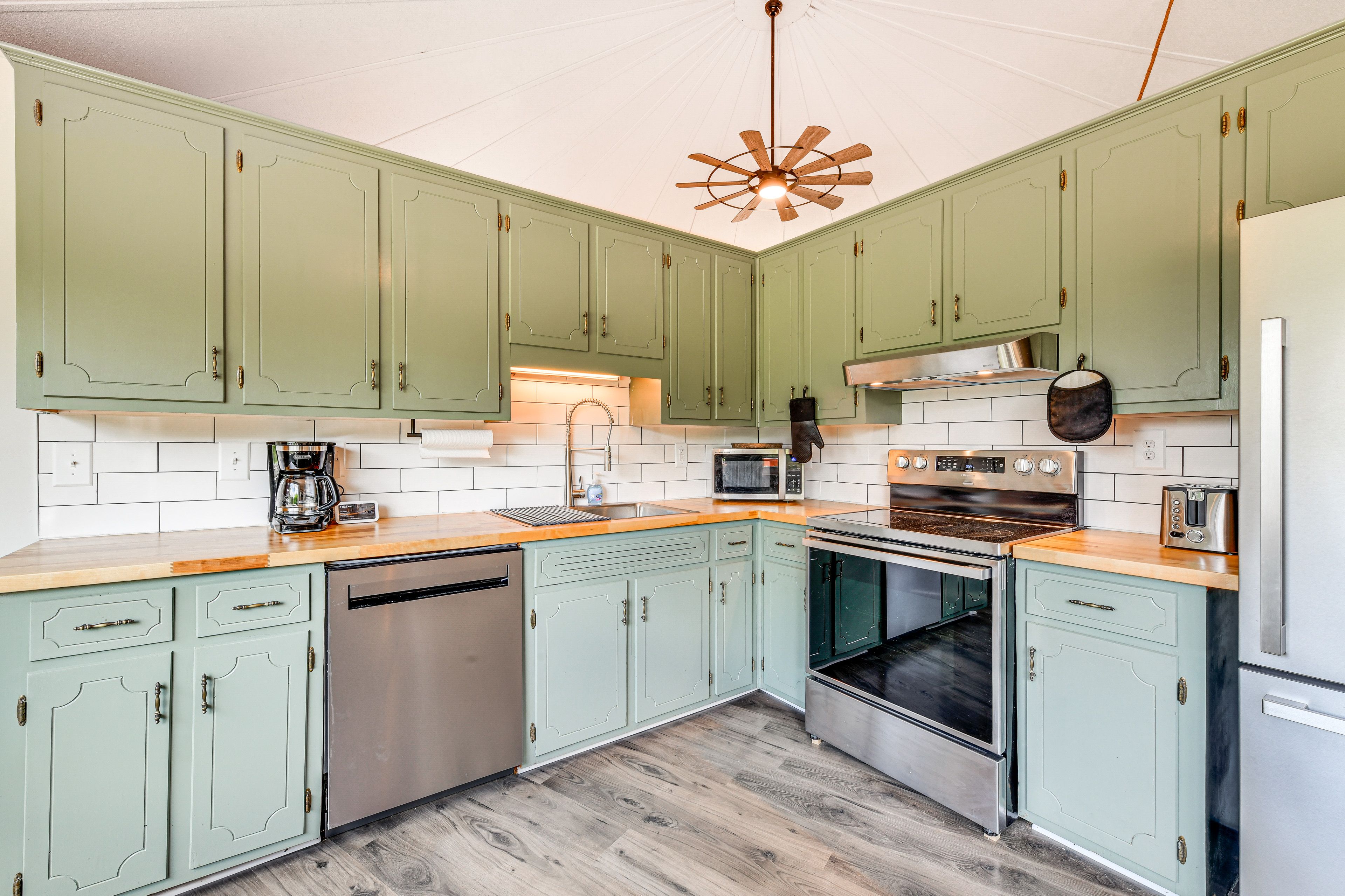 Kitchen | Dishwasher | Blender | Toaster | Dishware & Flatware