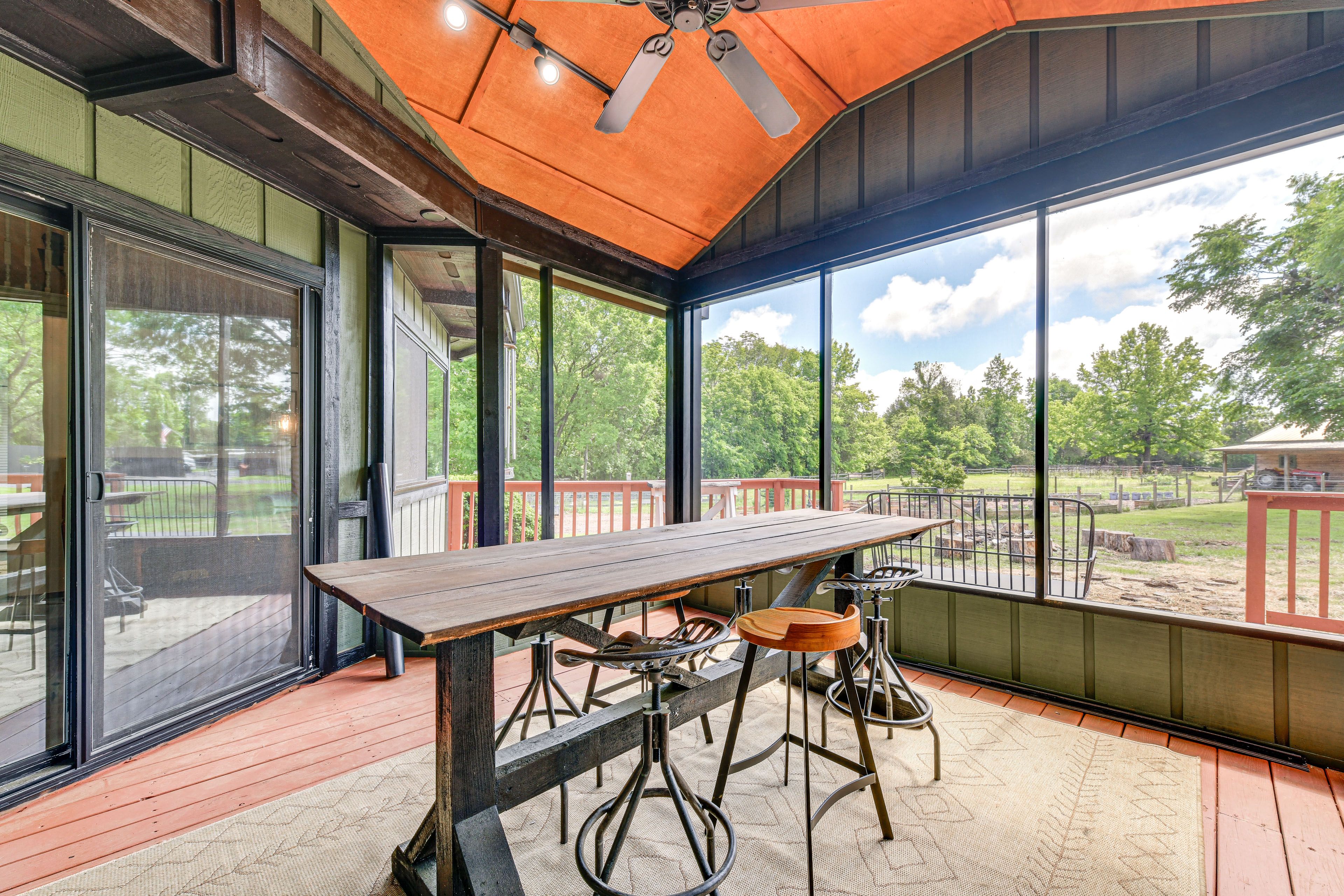 Screened-In Patio