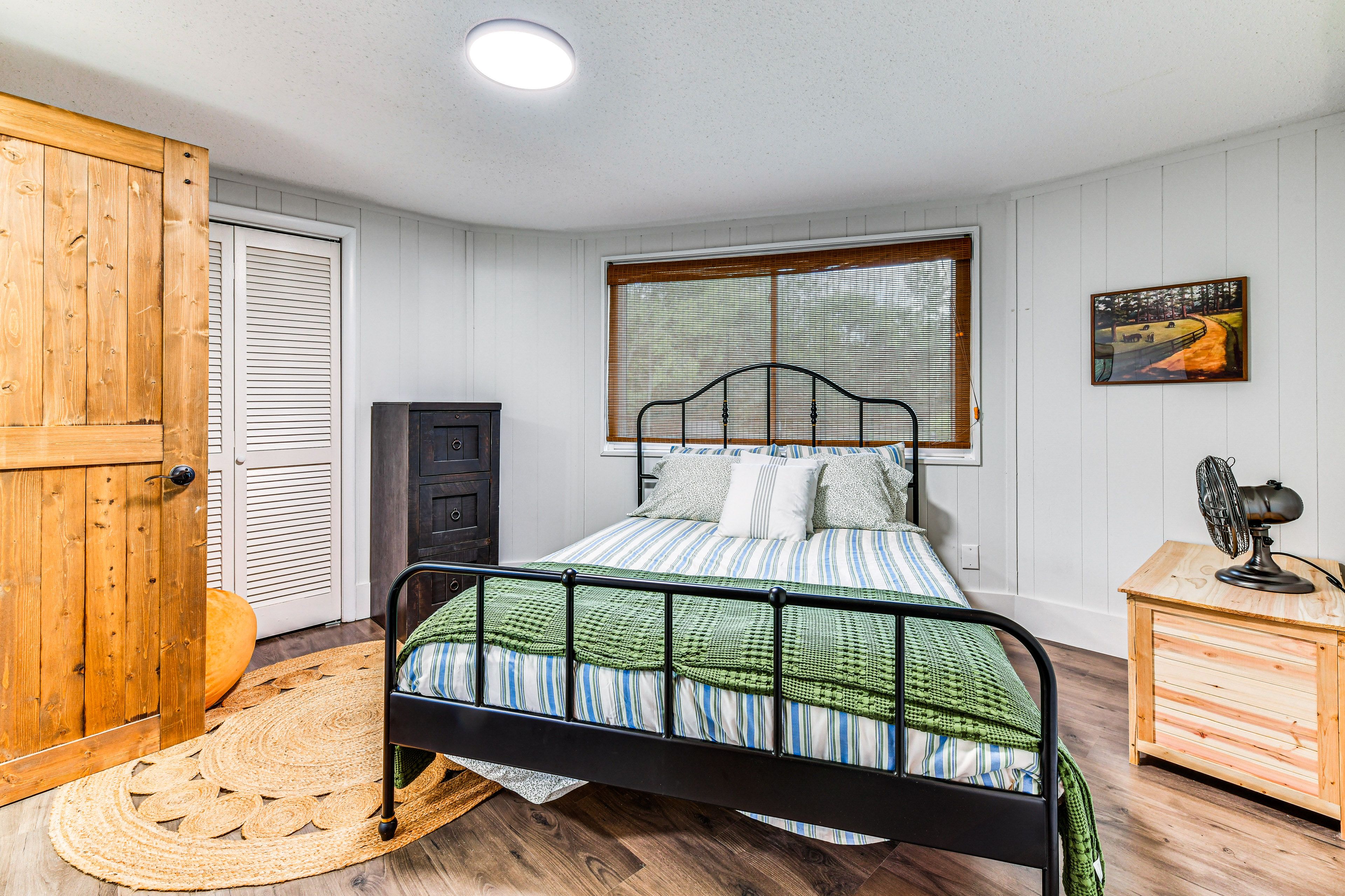 Bedroom 3 | Queen Bed