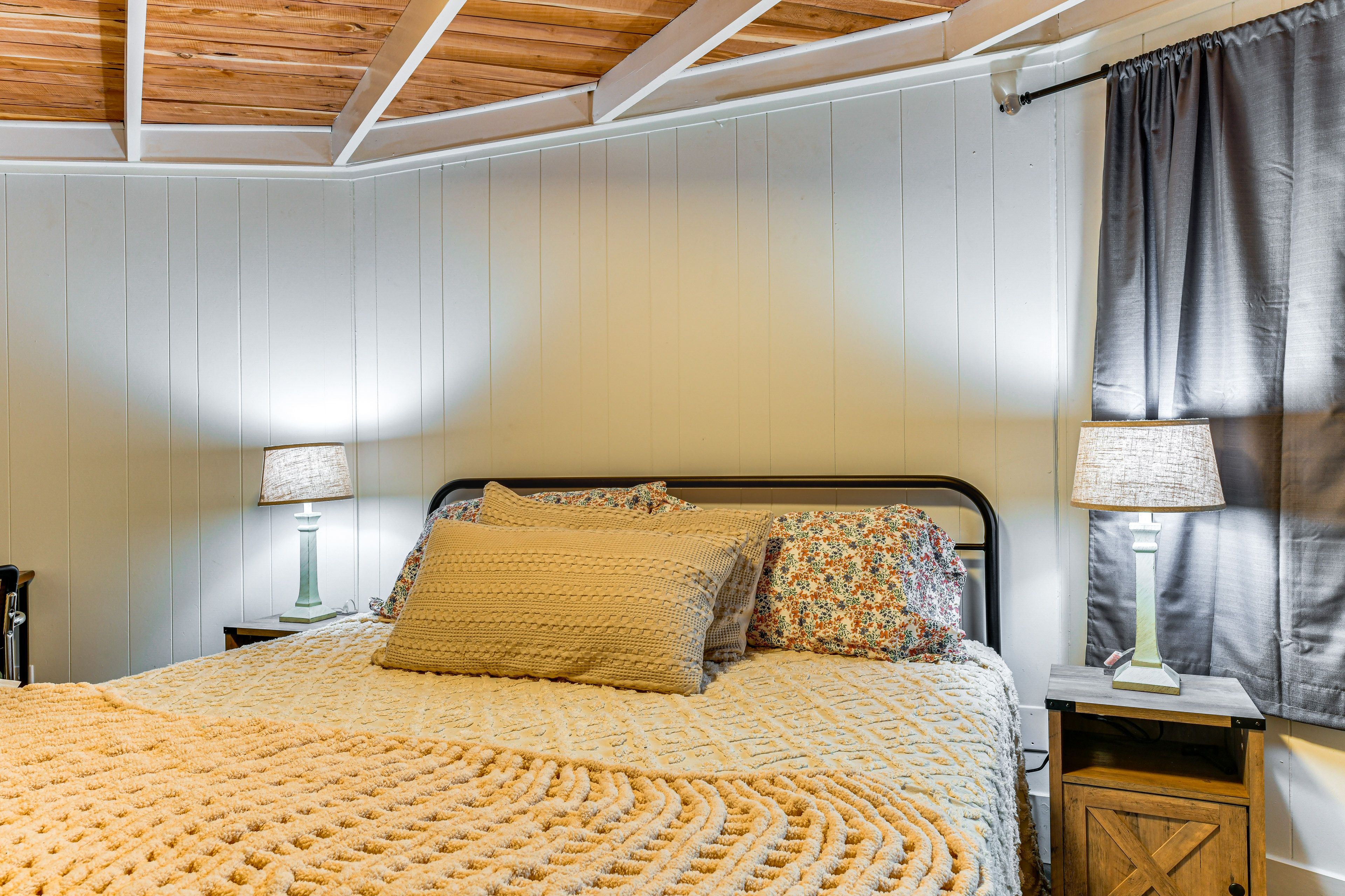 Bedroom 1 | King Bed | Smart TV
