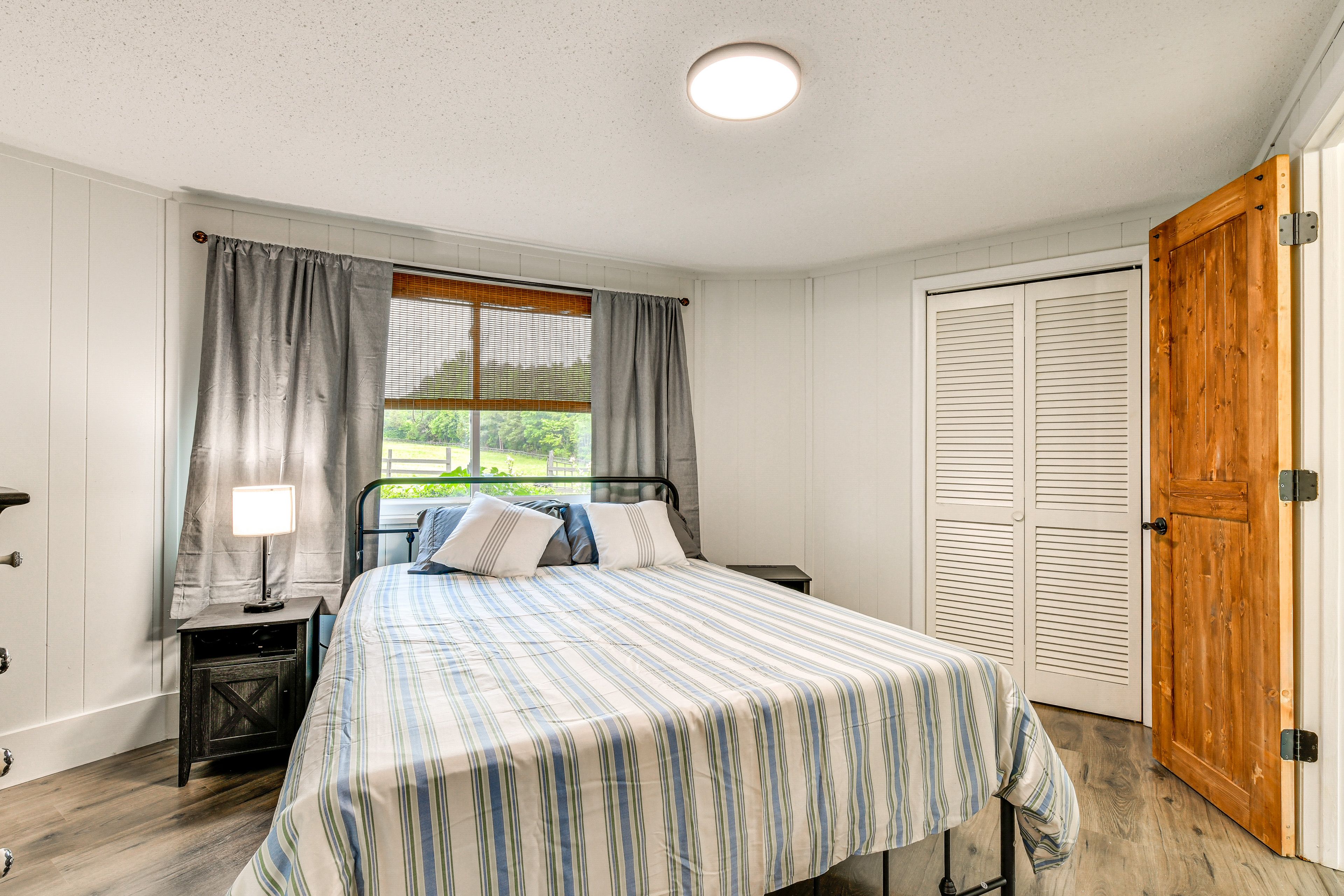 Bedroom 2 | Queen Bed