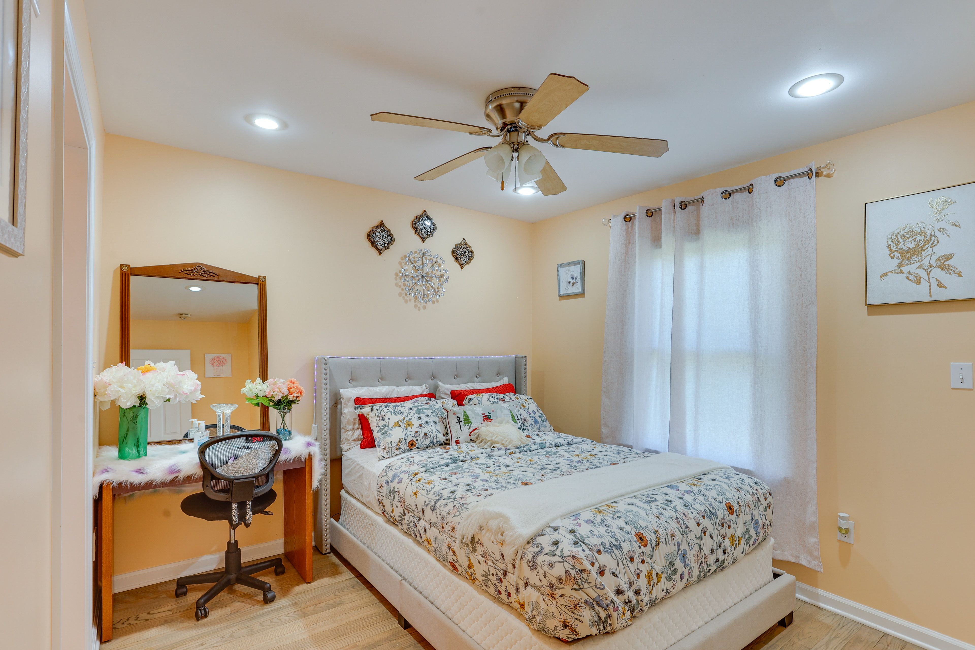 Bedroom 2 | 1st Floor | Full Bed | Desk | En-Suite Bathroom