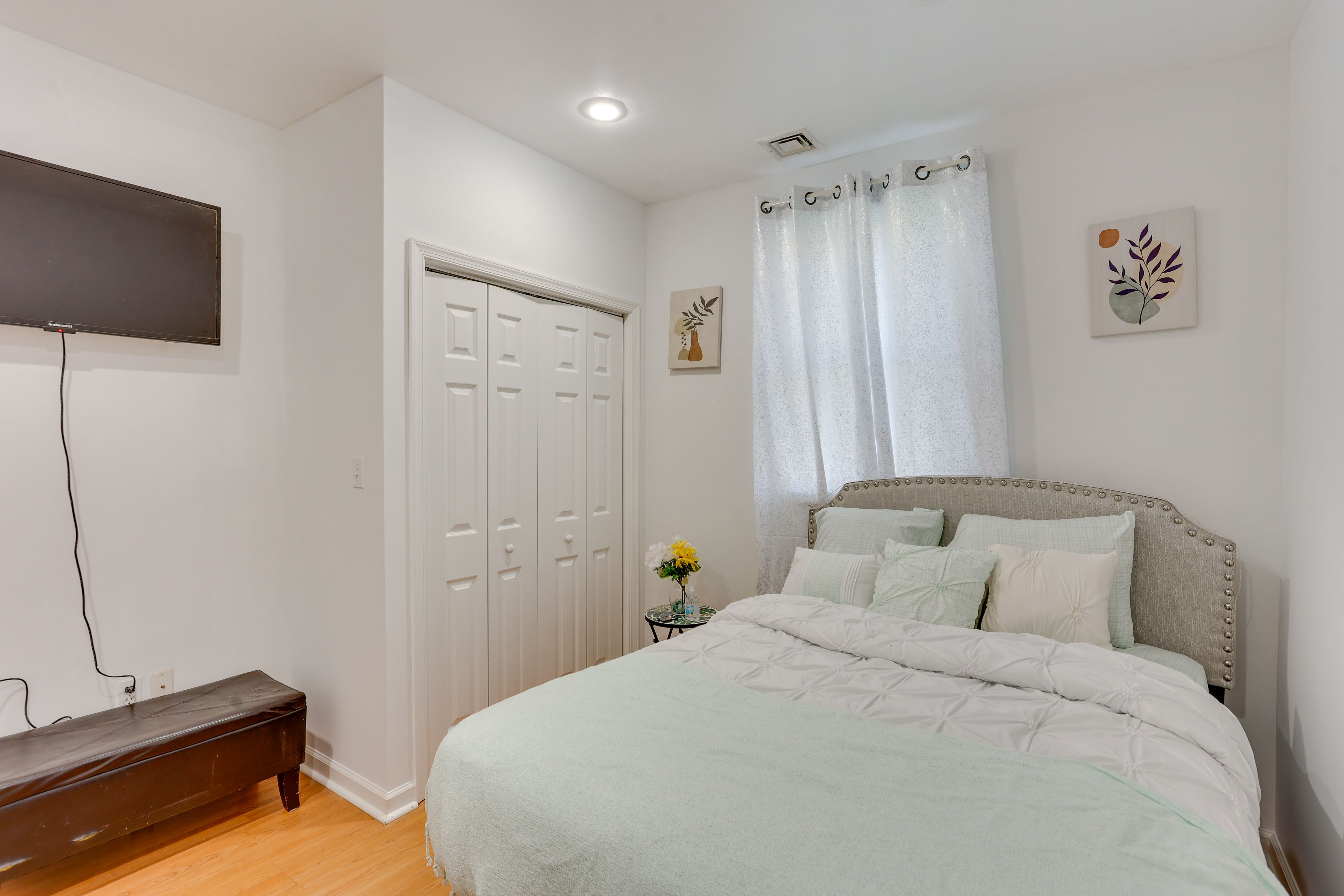 Bedroom 5 | 2nd Floor | Queen Bed | Smart TV | Desk
