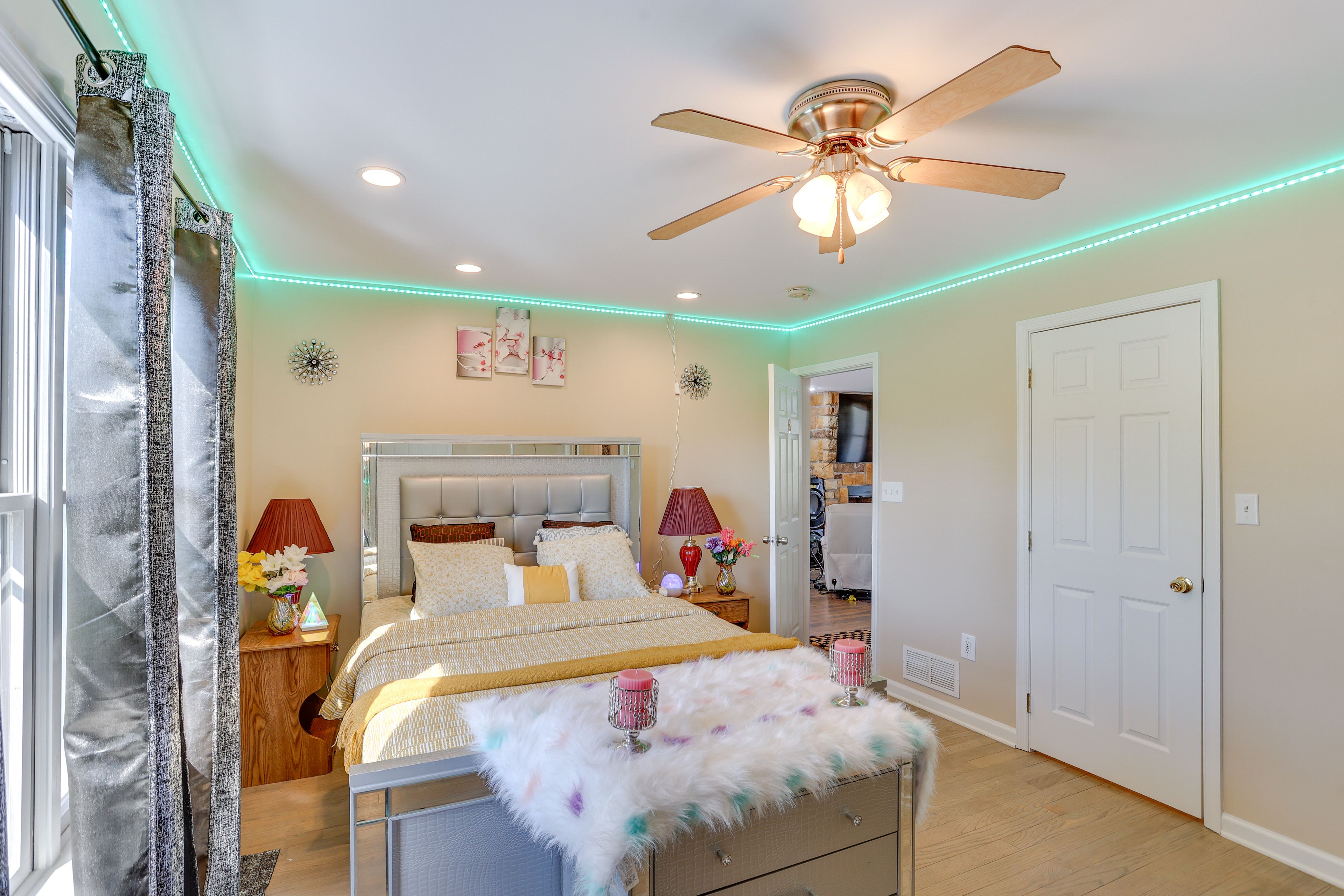 Bedroom 3 | 1st Floor | Full Bed | Desk | Smart TV | En-Suite Bathroom