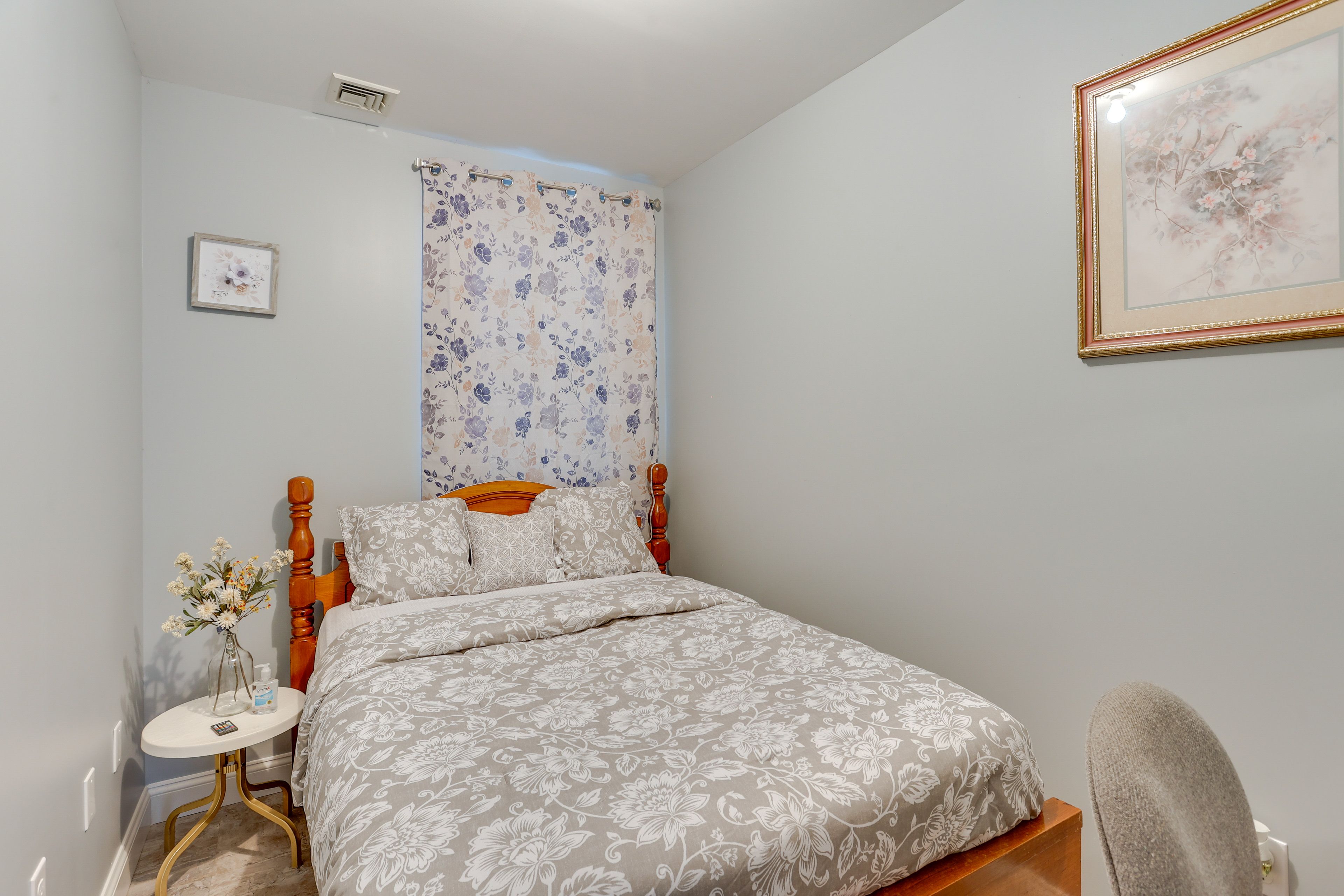 Bedroom 6 | 2nd Floor | Queen Bed | Desk