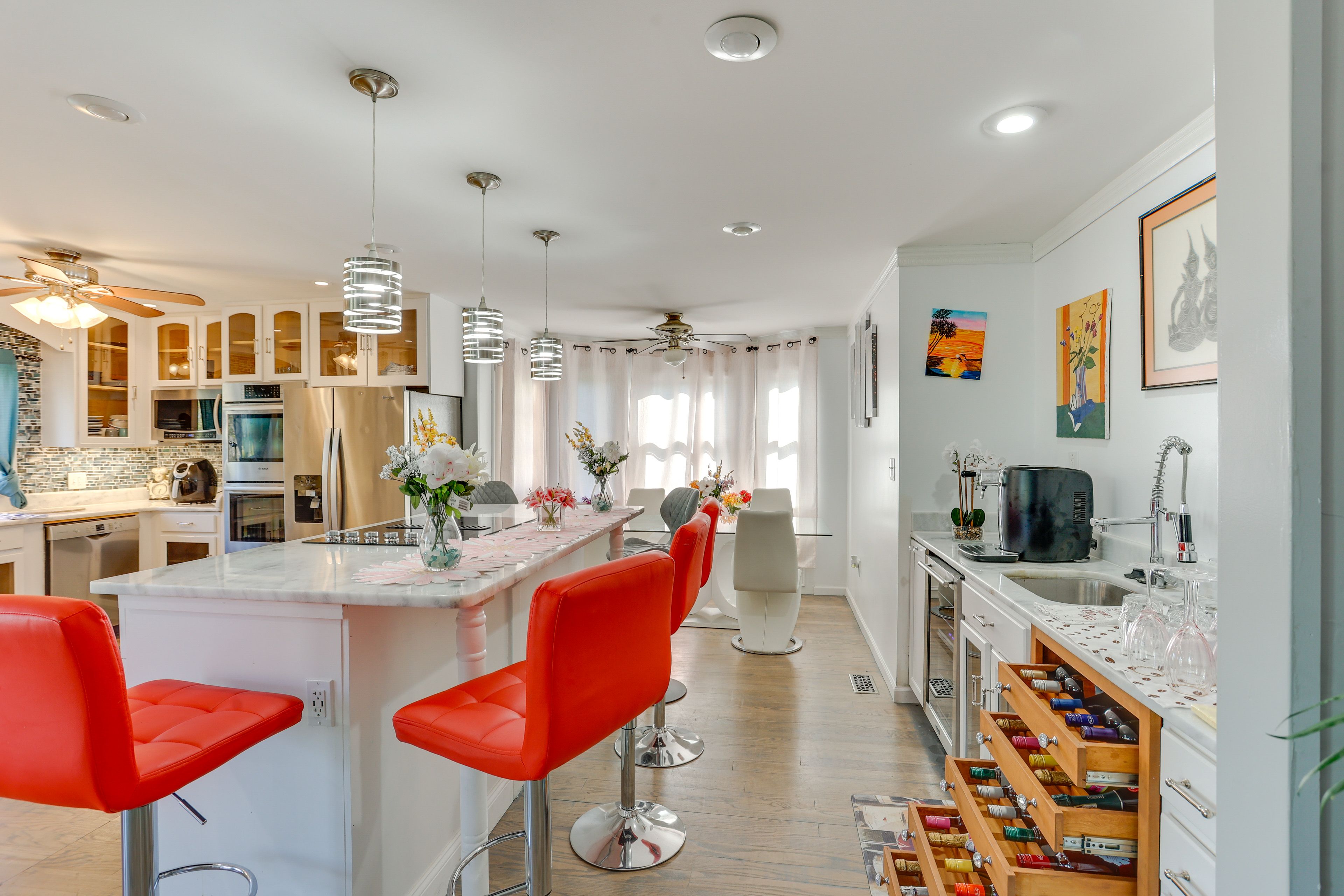 Wet Bar | 1st Floor | Wine Cooler | Wine Rack | Wine Glasses | Free WiFi