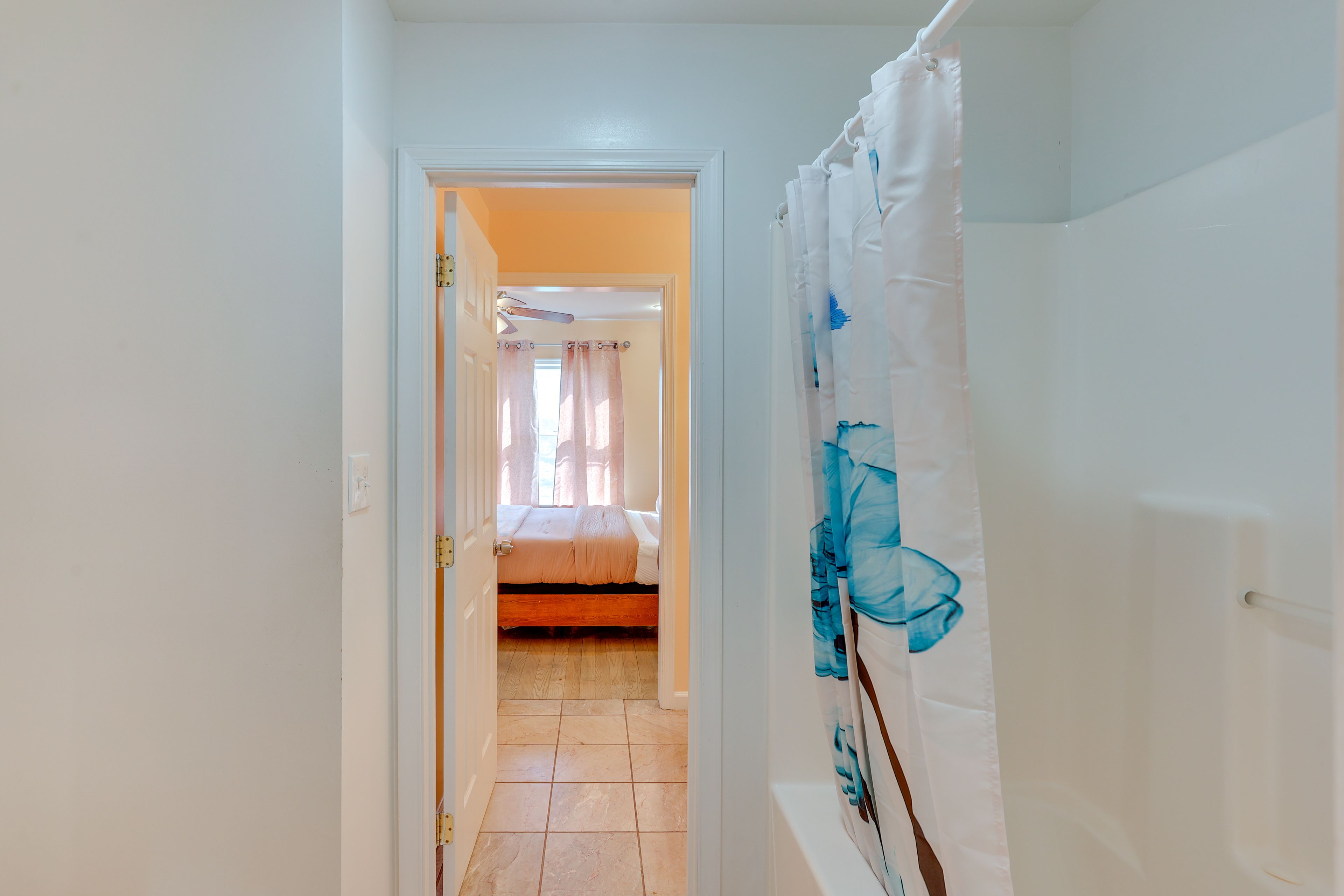 Jack-and-Jill Bathroom | 1st Floor | Shower/Tub Combo | Towels Provided