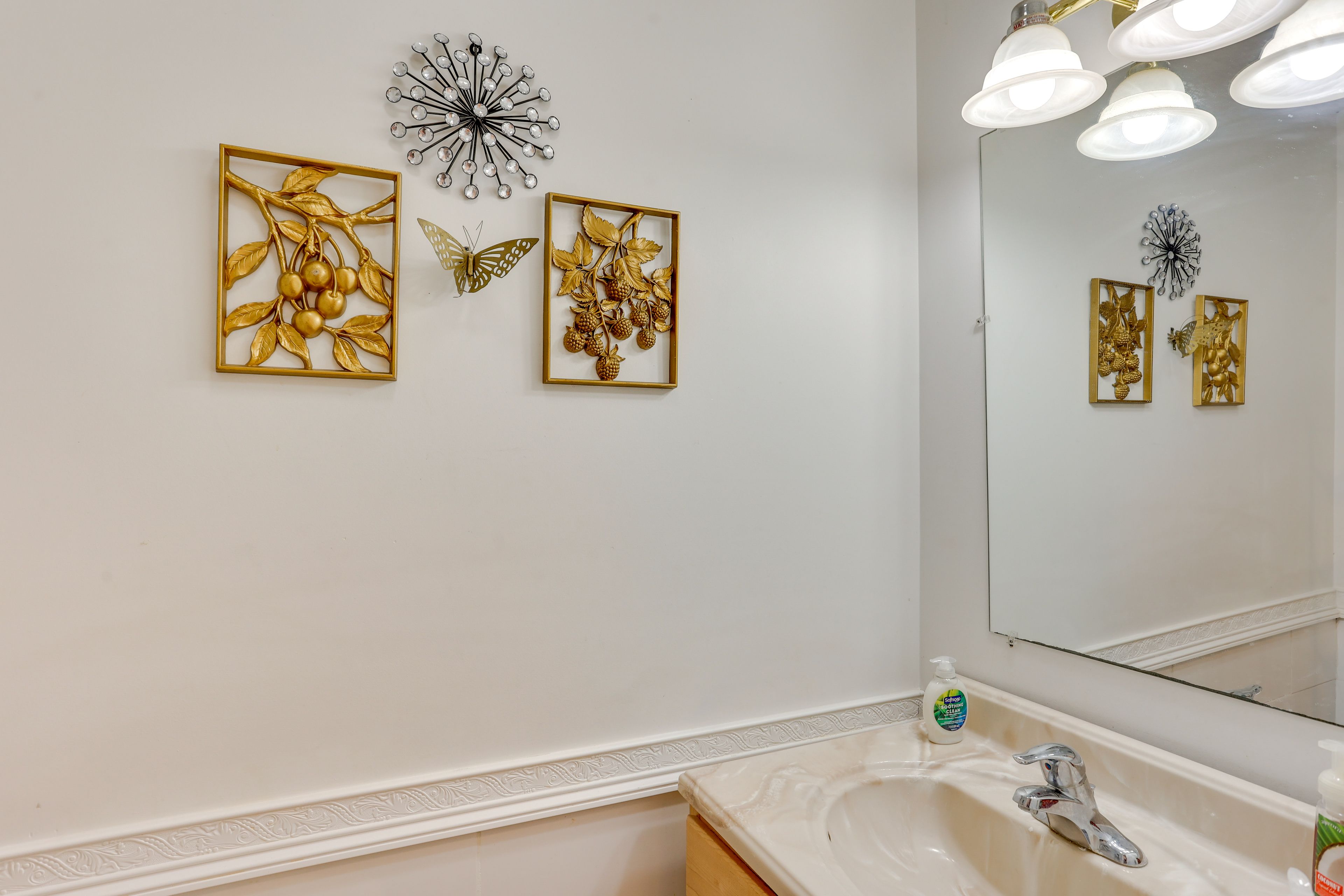 Half Bathroom | 2nd Floor