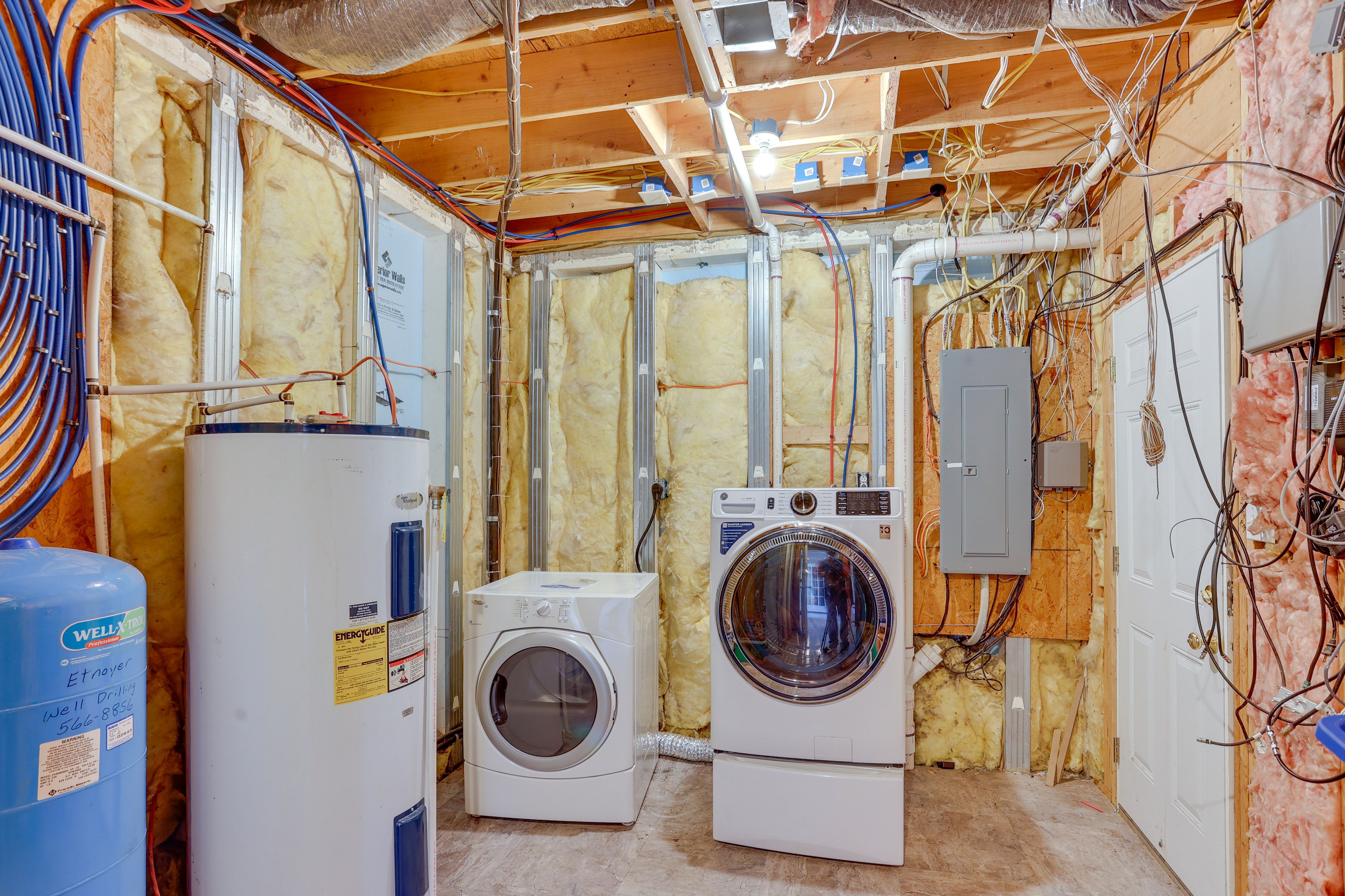 Laundry Area | 2nd Floor | Washer/Dryer | Trash Bags/Paper Towels