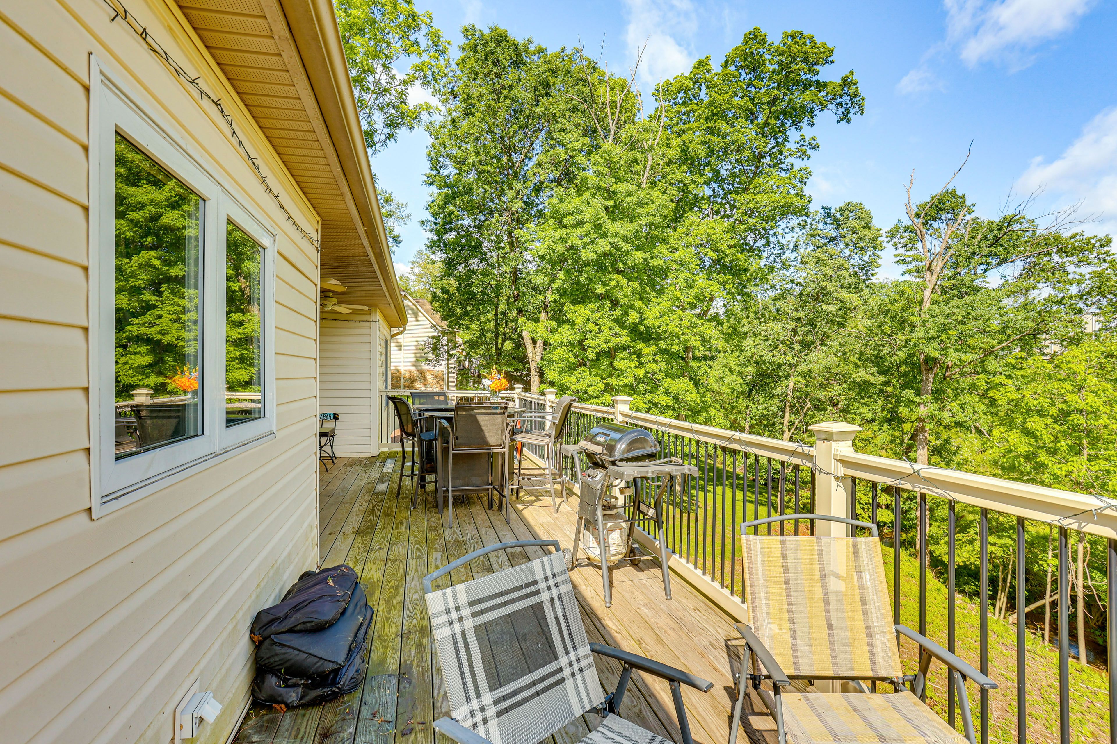 Deck | Outdoor Seating & Dining | Gas Grill (Propane Provided)