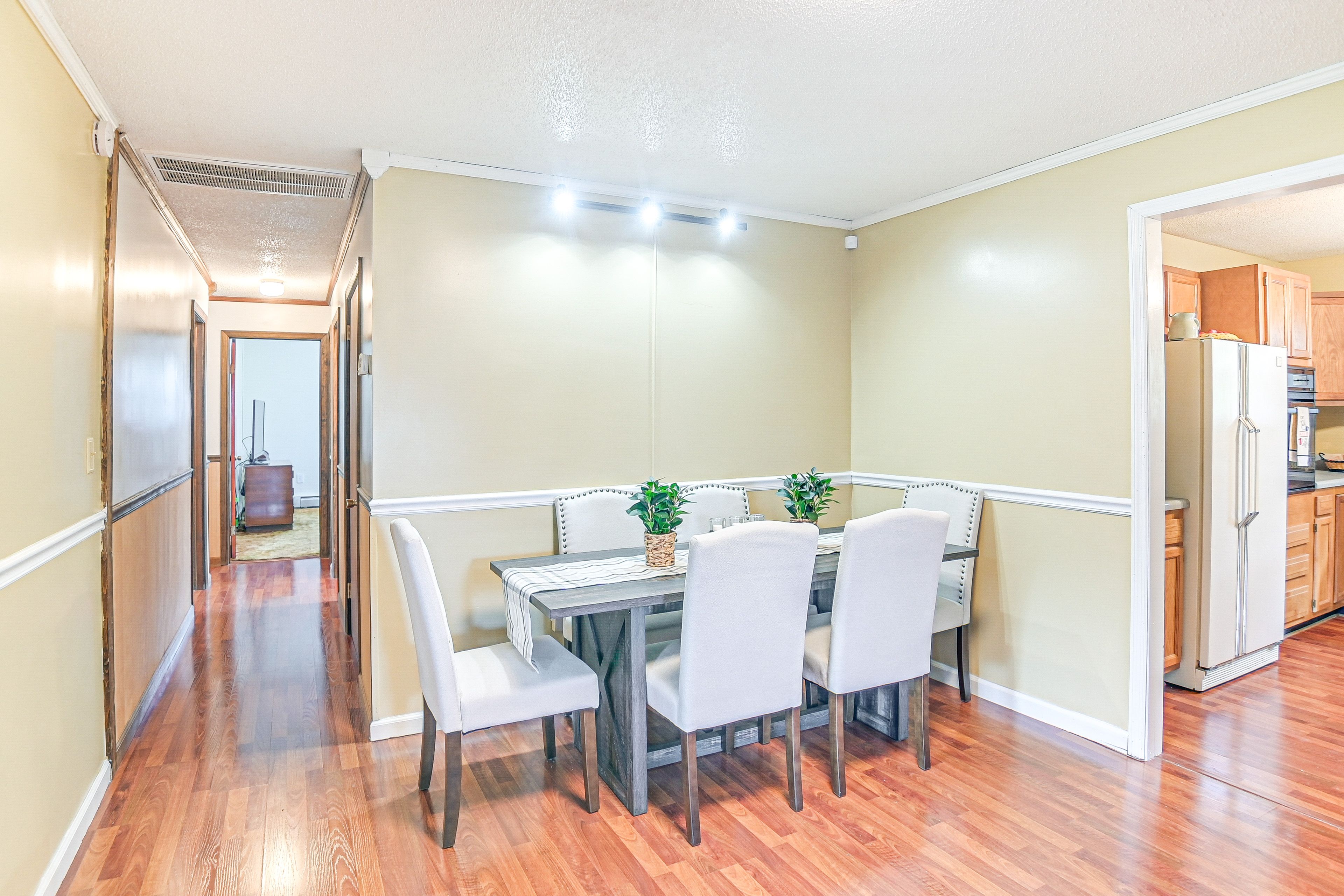 Dining Area | Dishware/Flatware