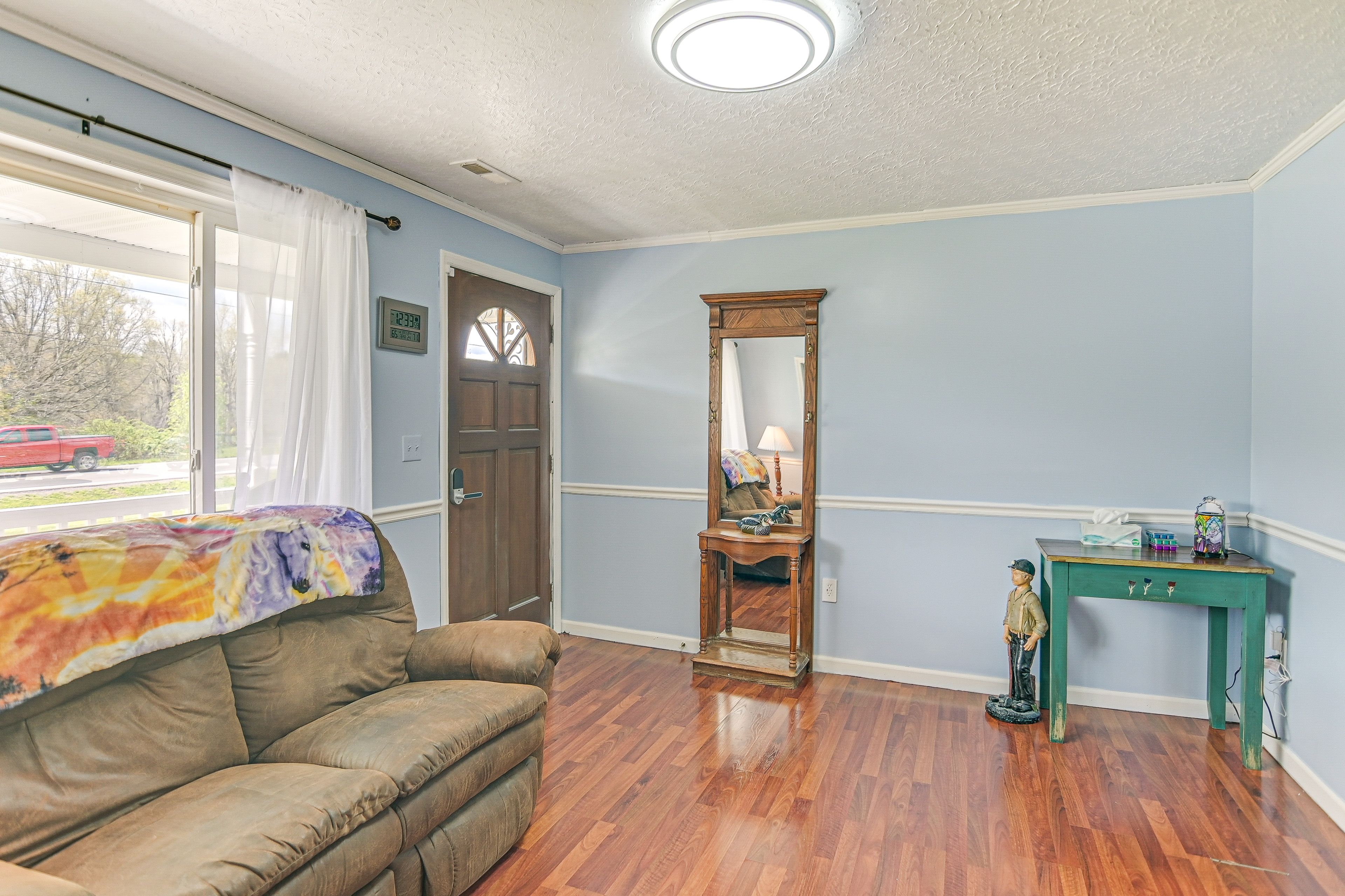 Seating Area | Laptop-Friendly Workspace | Central Heating & A/C | Free WiFi