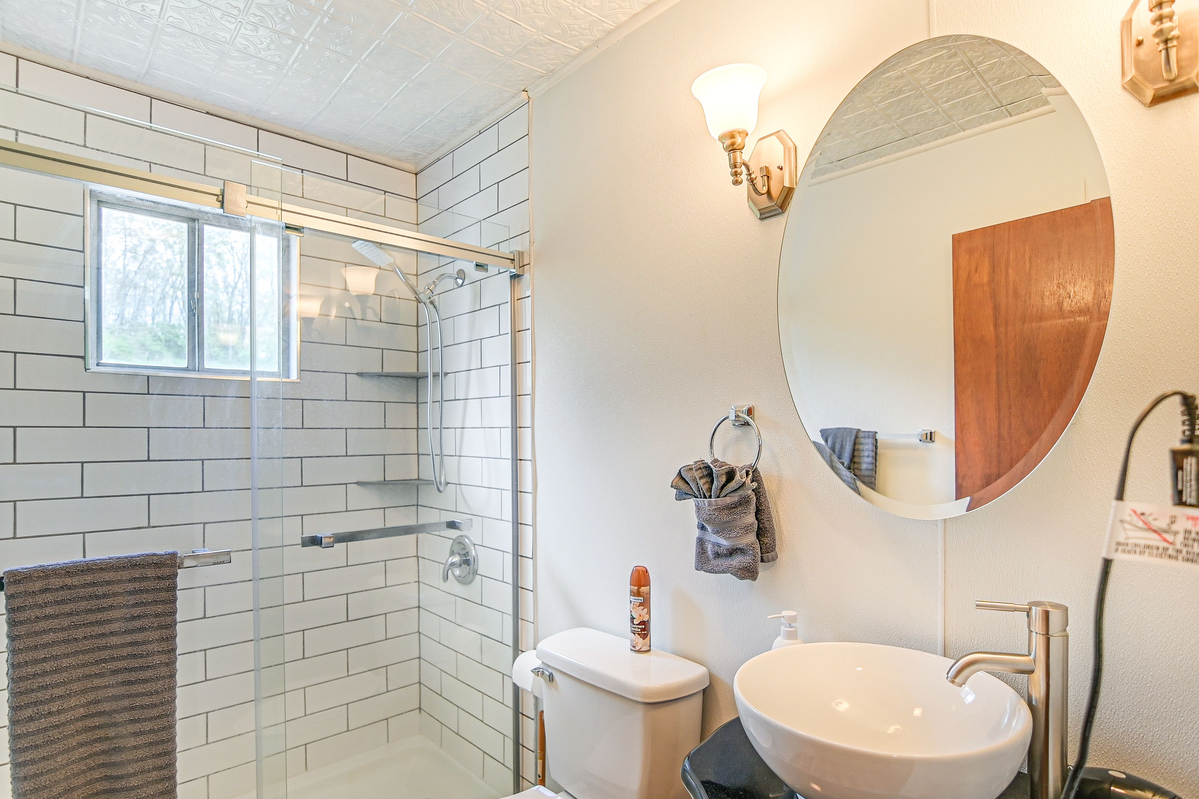 Full Bathroom | Walk-In Shower | Complimentary Toiletries | Hair Dryer