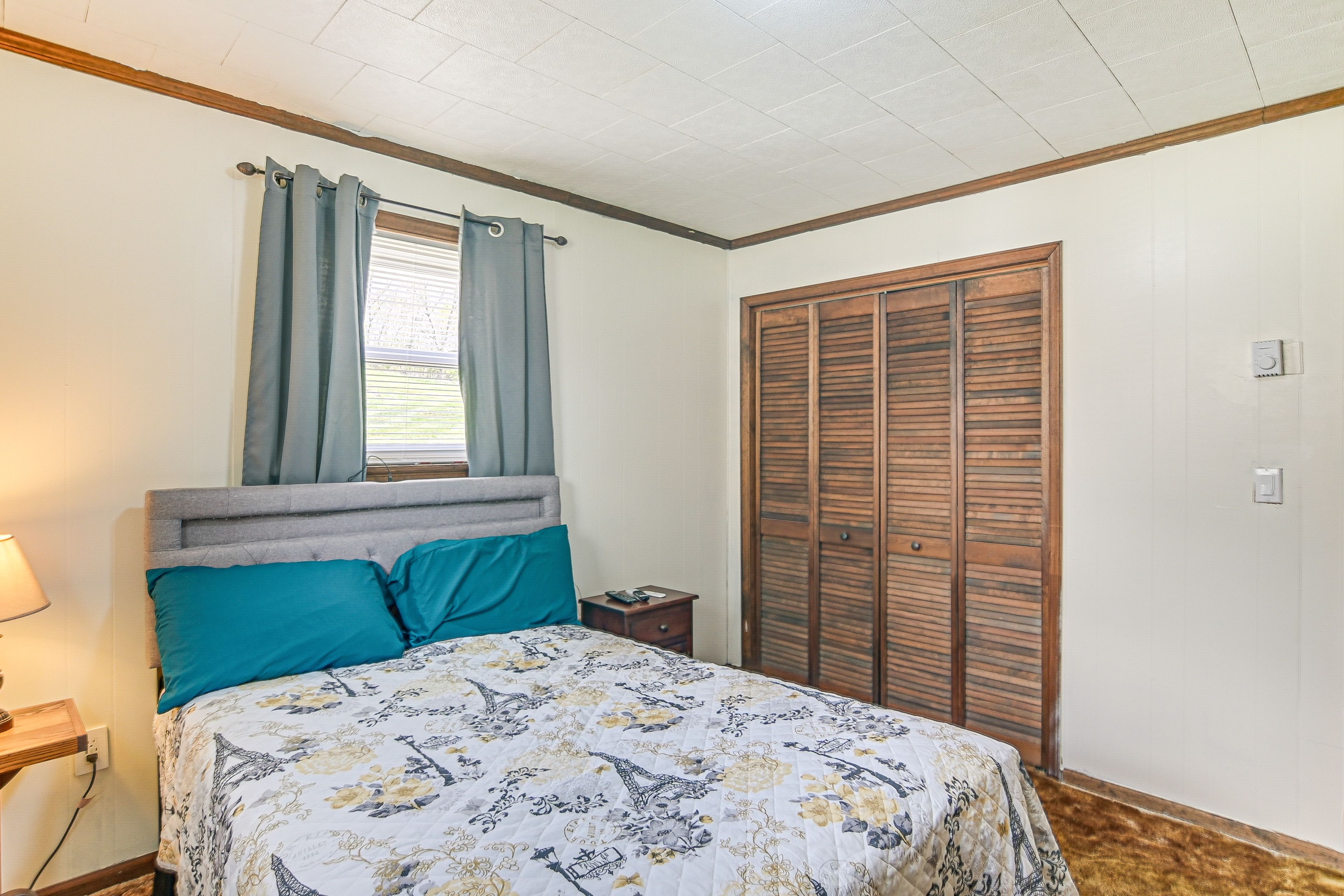 Bedroom 2 | Full Bed | Smart TV w/ Cable