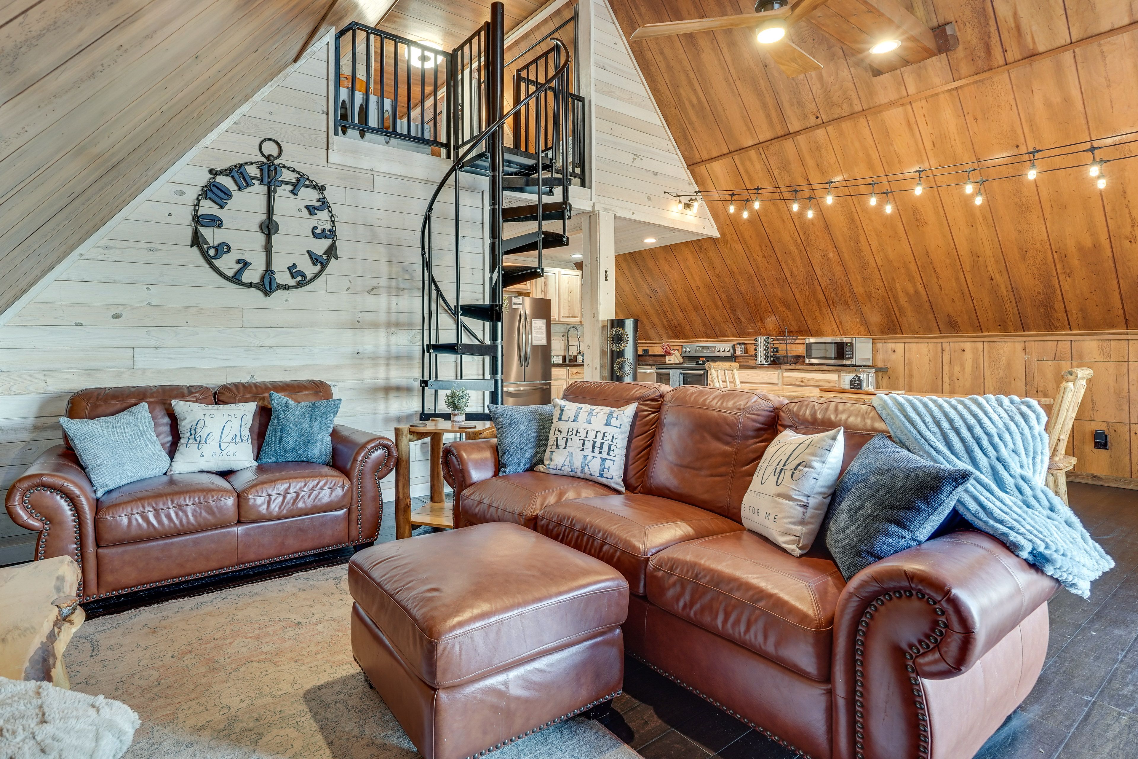 Cabin Interior | Central Air Conditioning & Heating | Main Level