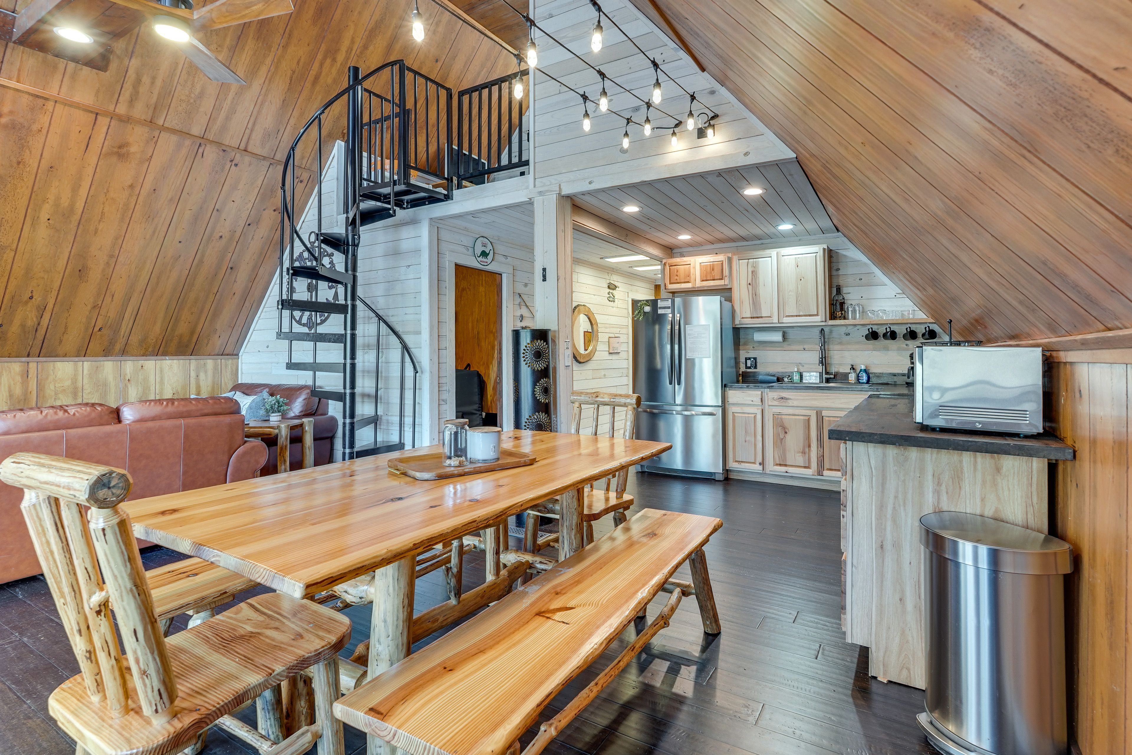 Dining Area | Dishware & Flatware Provided | Main Floor