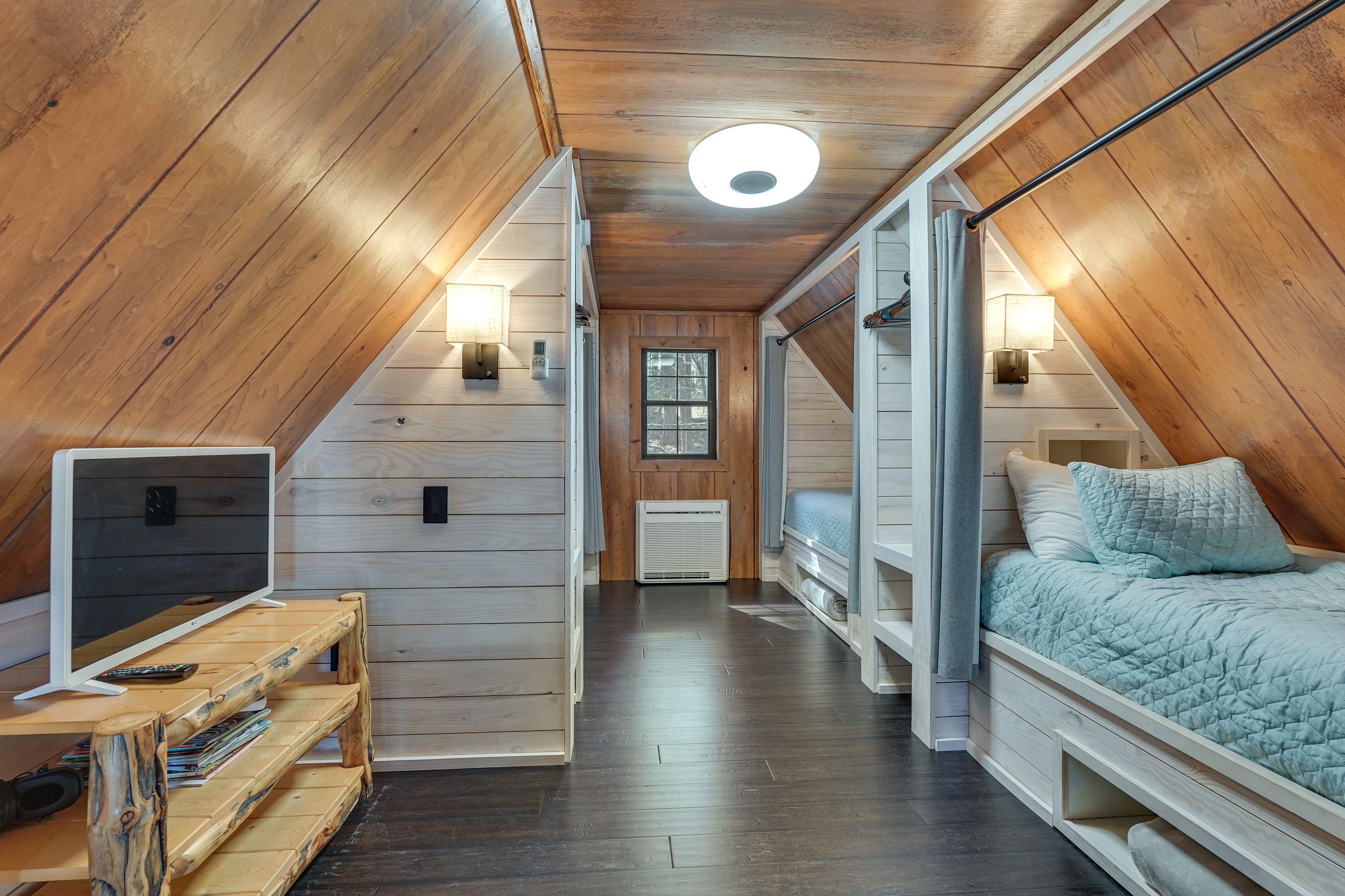 Bedroom 2 (Loft) | 3 Twin Beds | Upper Level