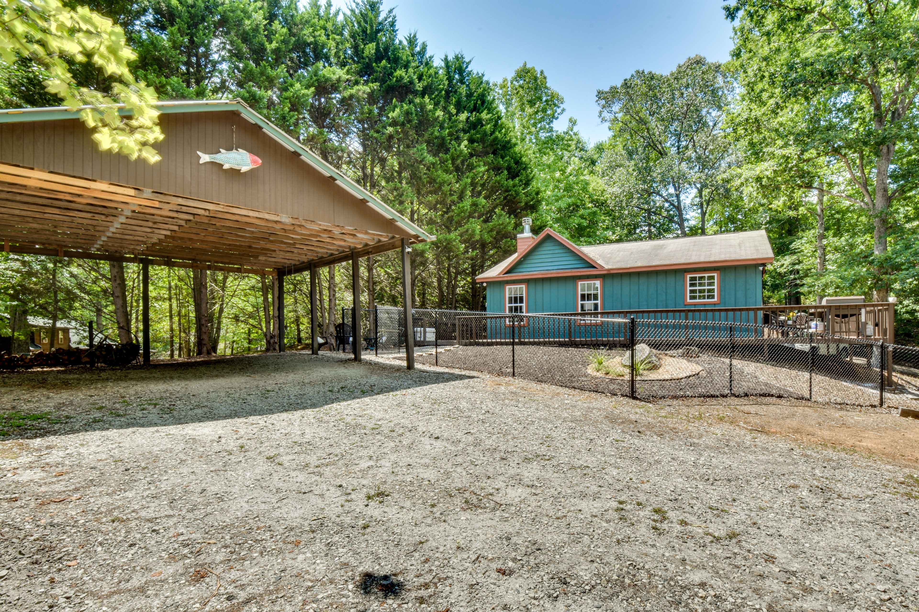 Parking | Carport (4 Vehicles) | Boat Trailer Parking Allowed On-Site