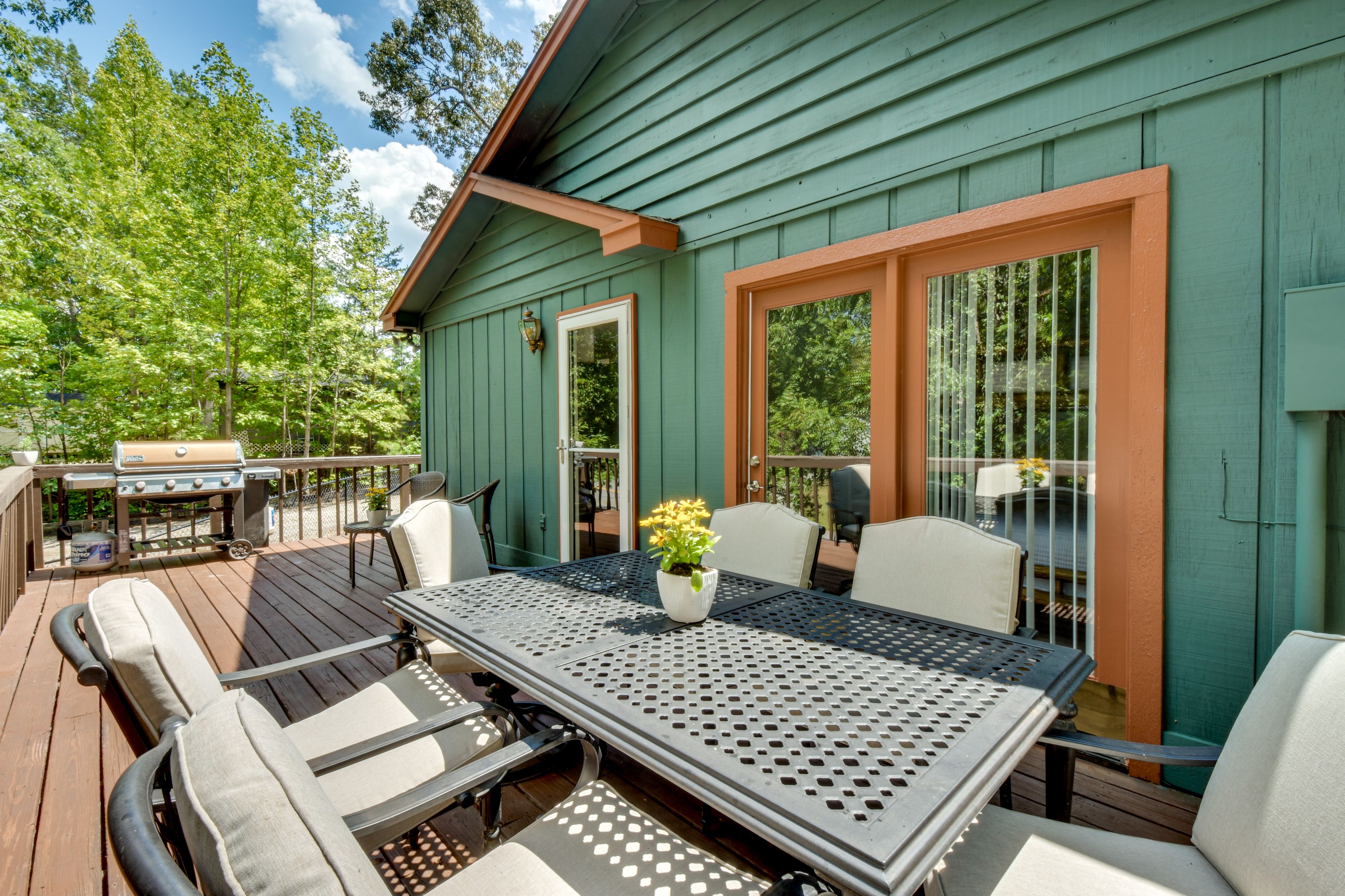 Furnished Deck | Gas Grill