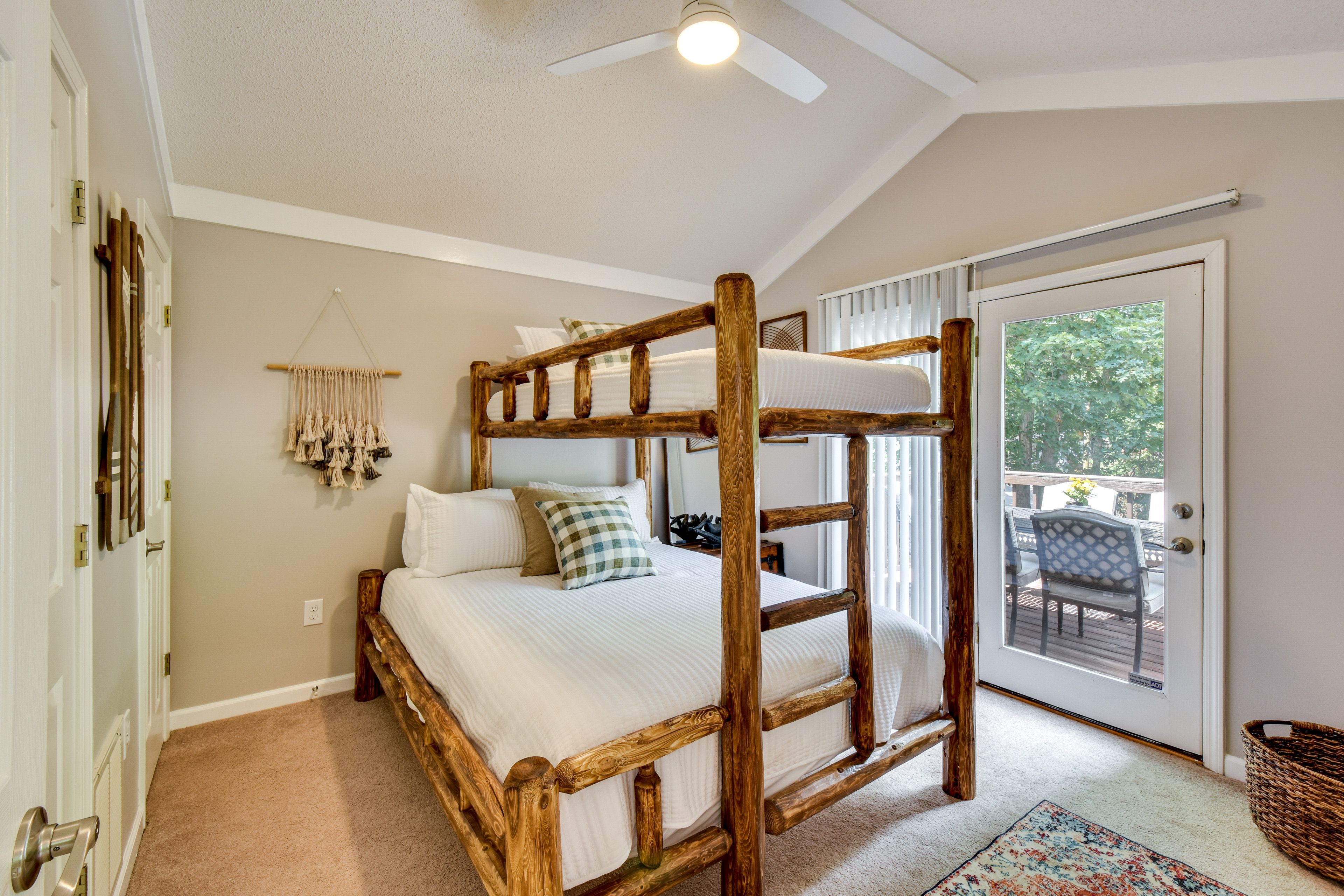 Bedroom 2 | Twin XL/Queen Bunk Bed