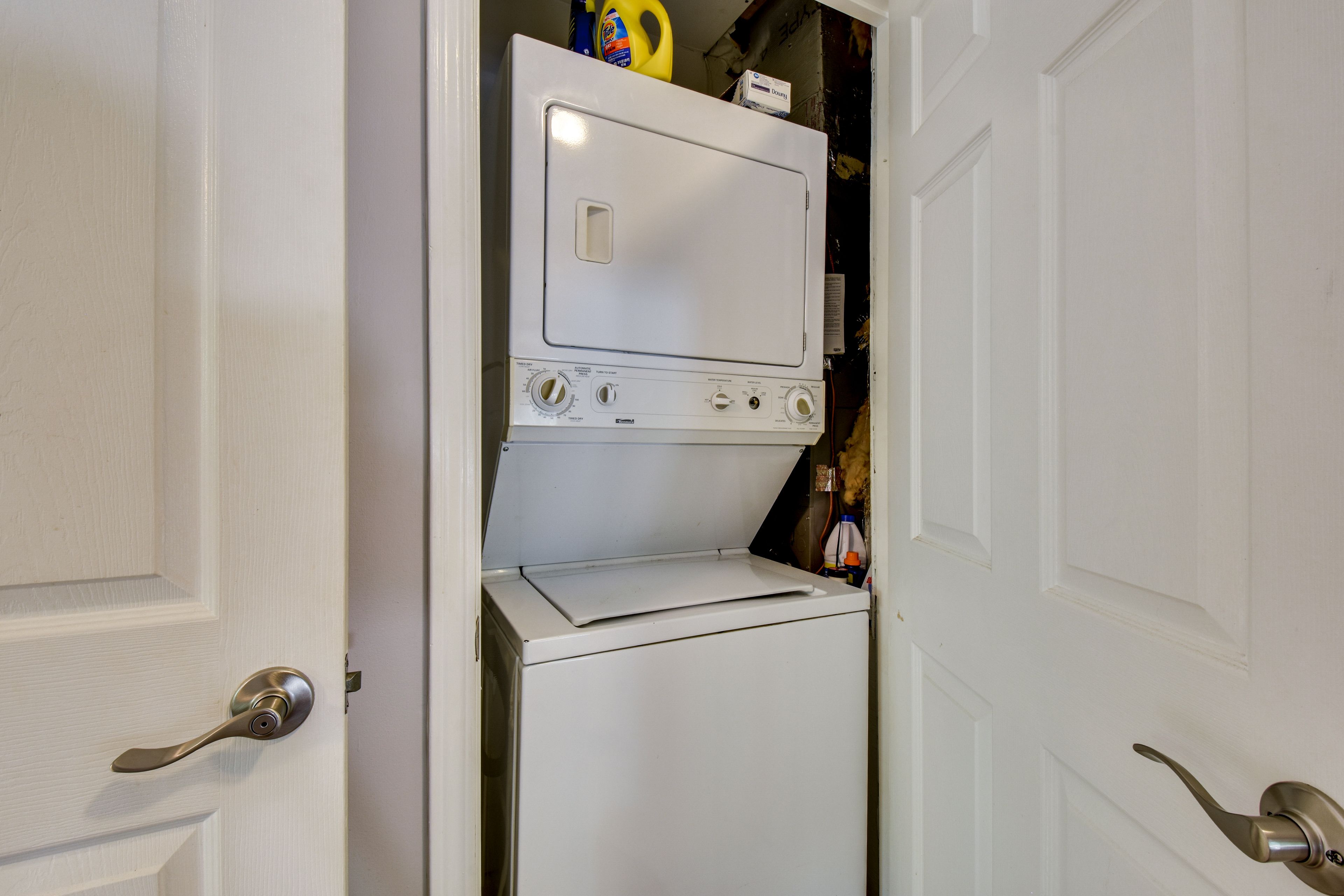 Laundry Closet | Washer & Dryer