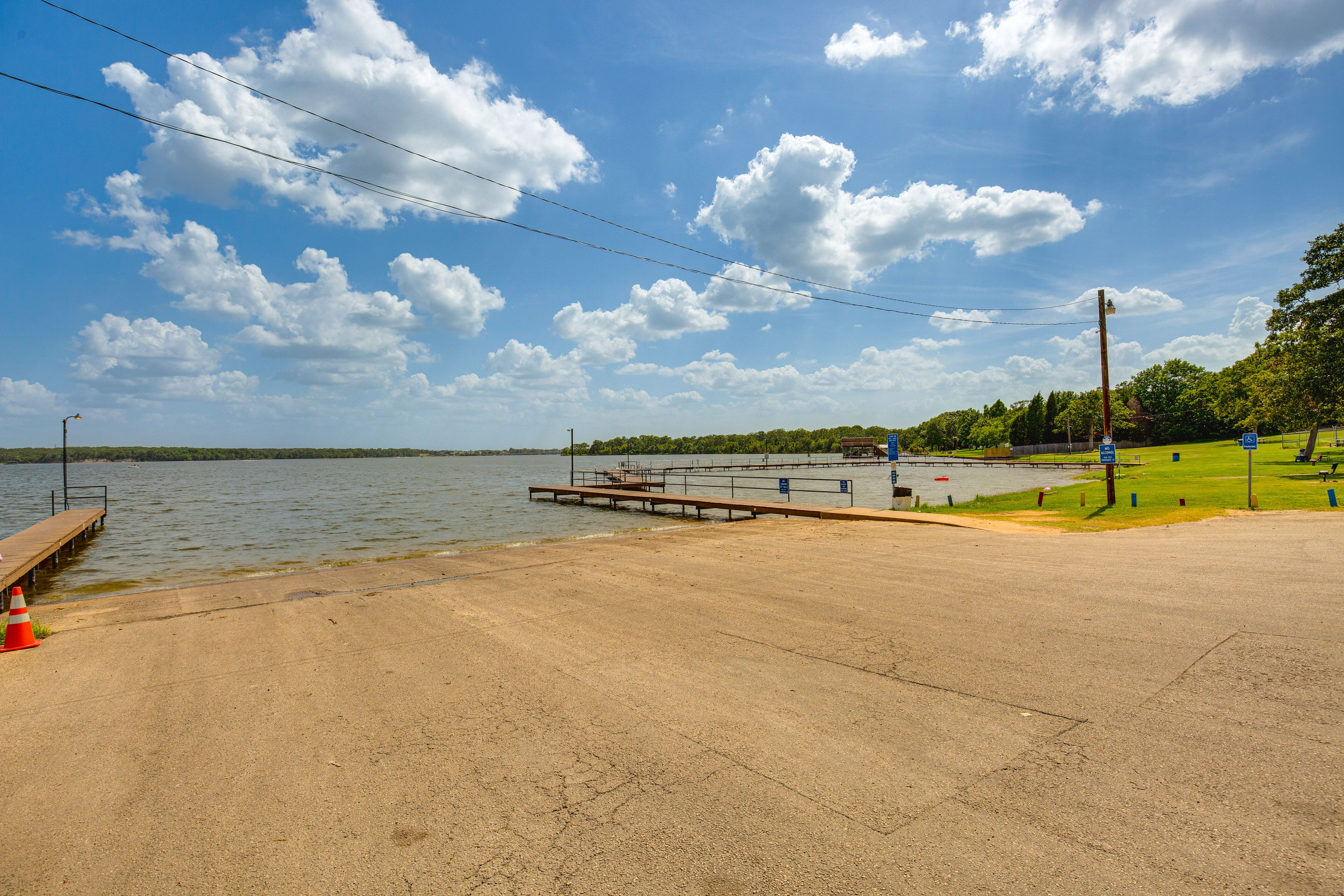 Log Cabin City Park | Boat Ramp
