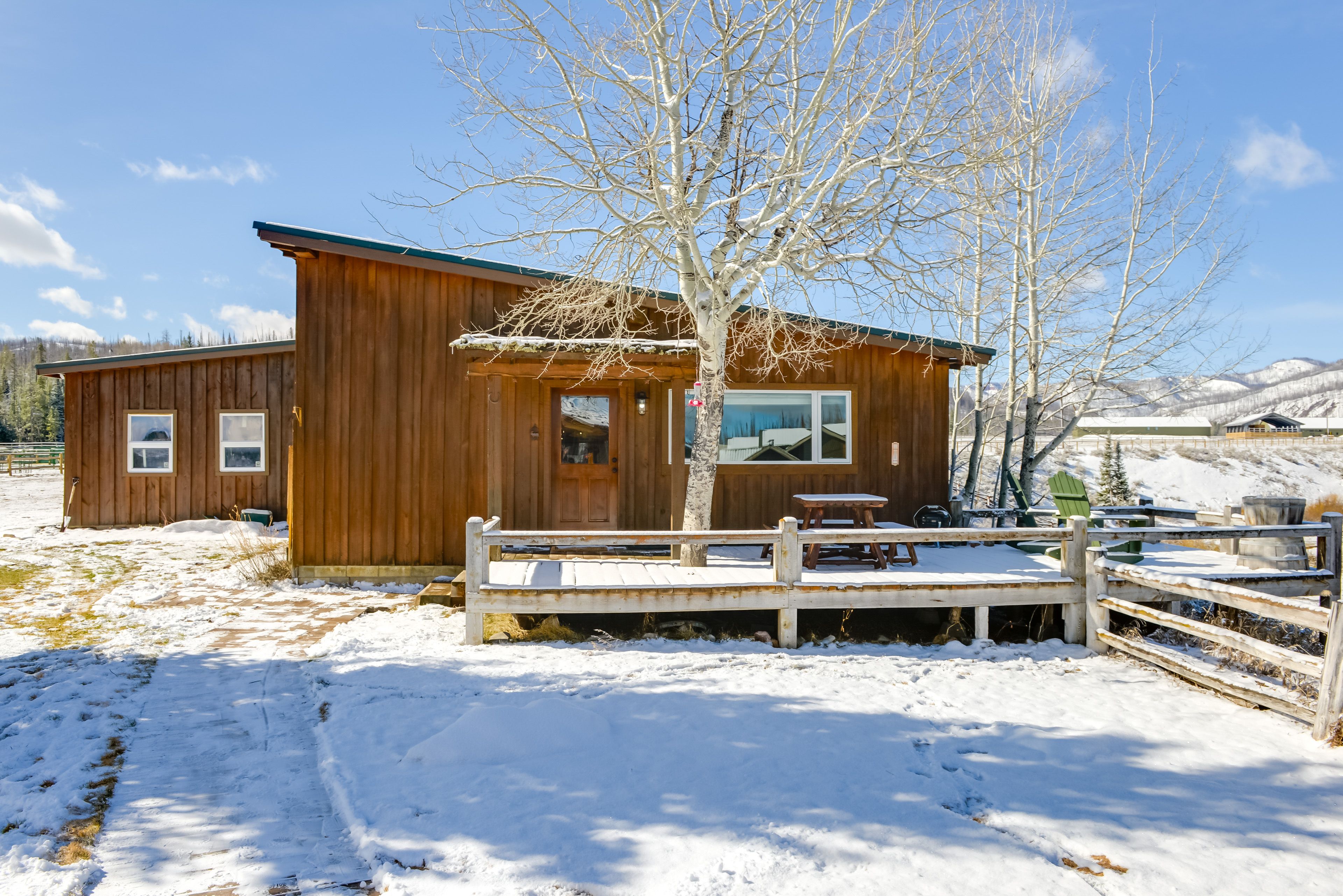 Bondurant Vacation Rental | 2BR | 1BA | 900 Sq Ft | 2 Steps to Enter
