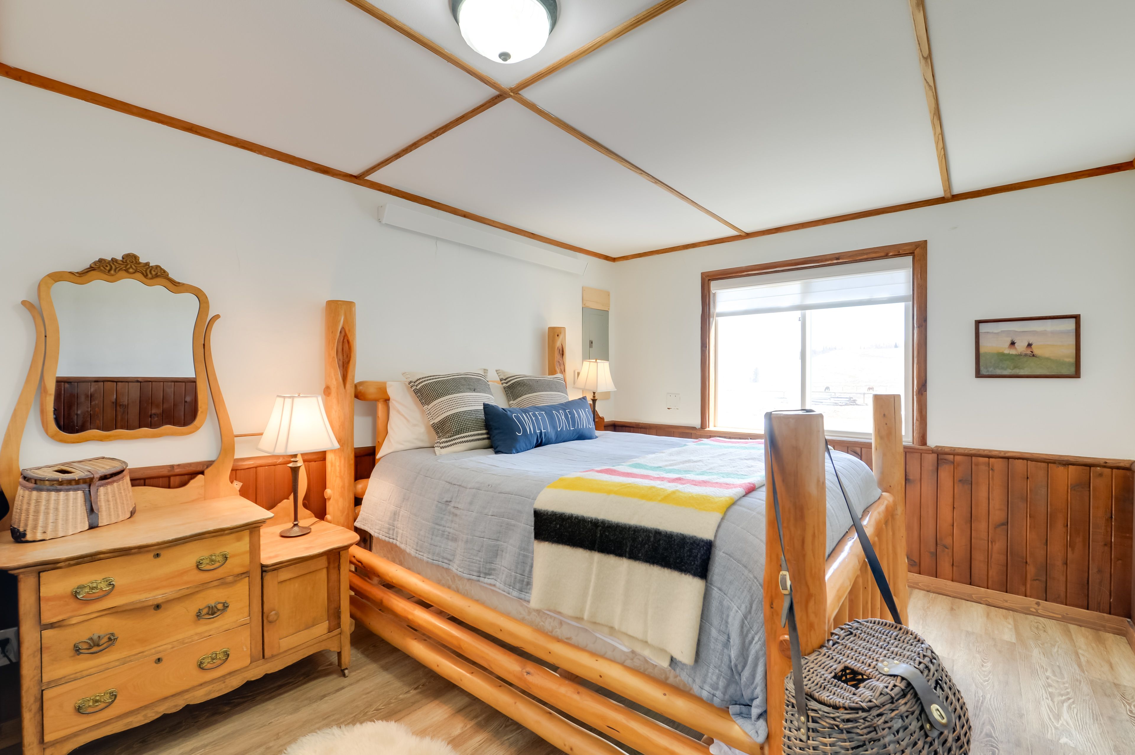Bedroom 1 | Queen Bed