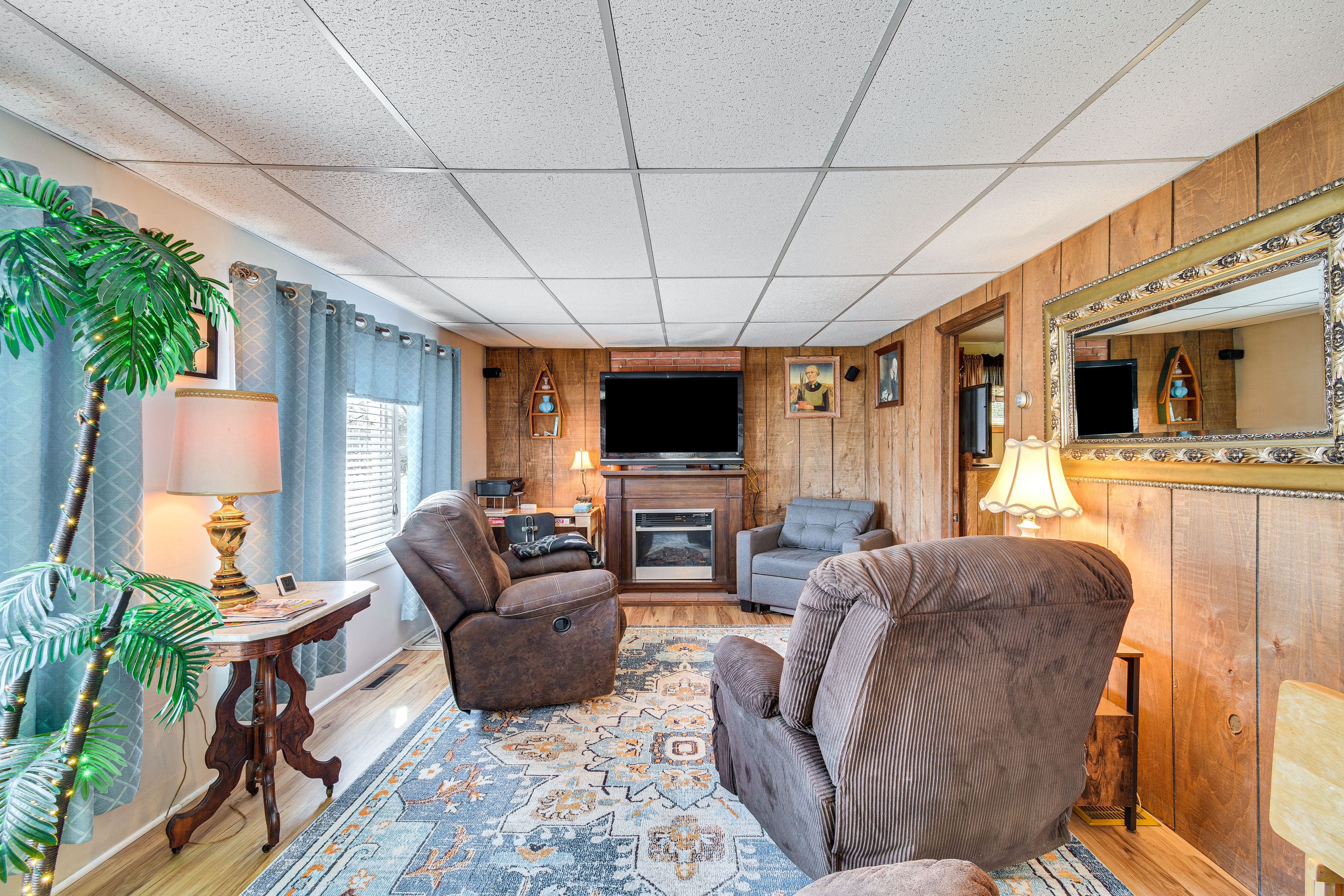 Living Room | Sleeper Sofa | Central A/C & Heating | Fireplace | 1st Floor