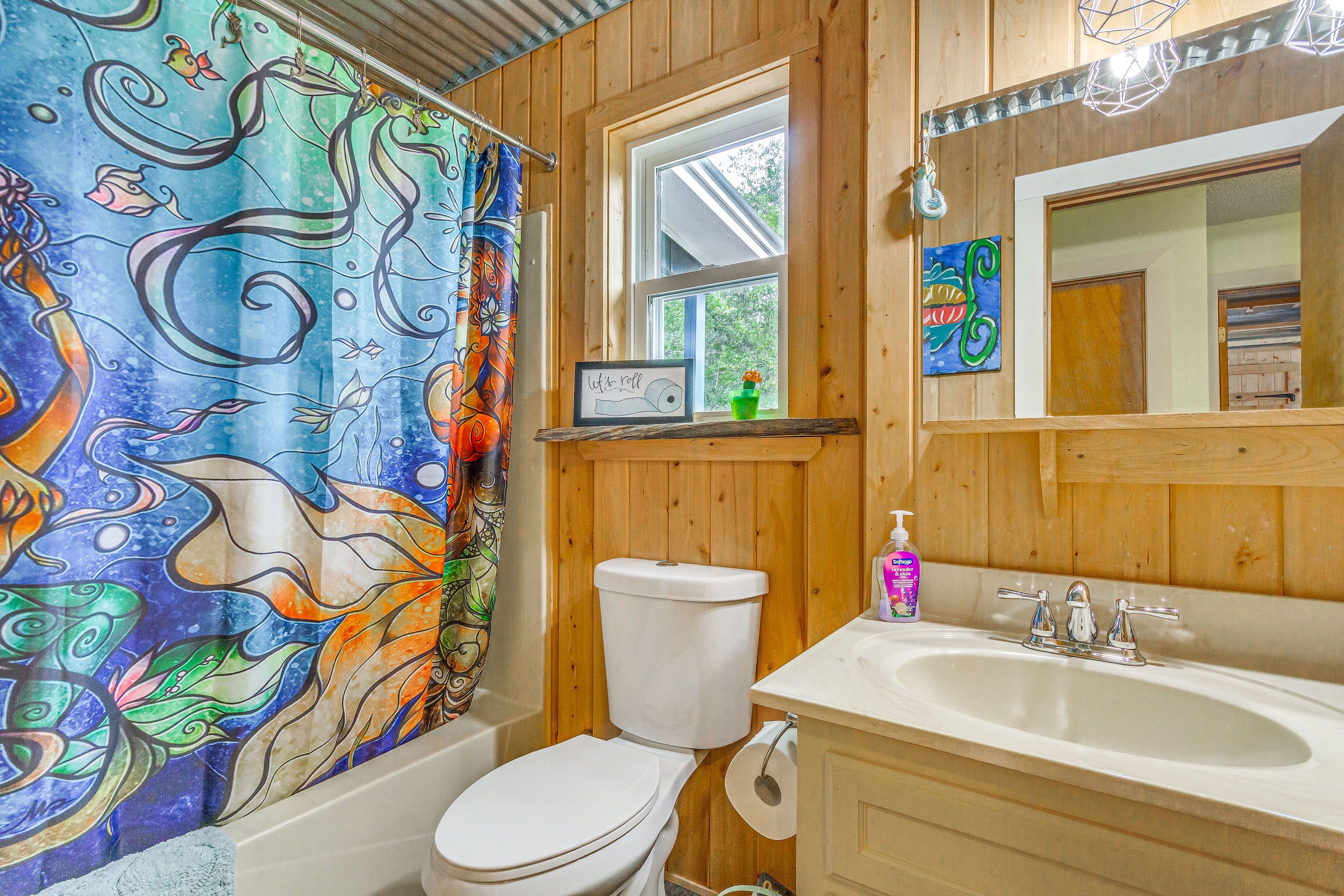 En-Suite Bathroom | Towels Provided