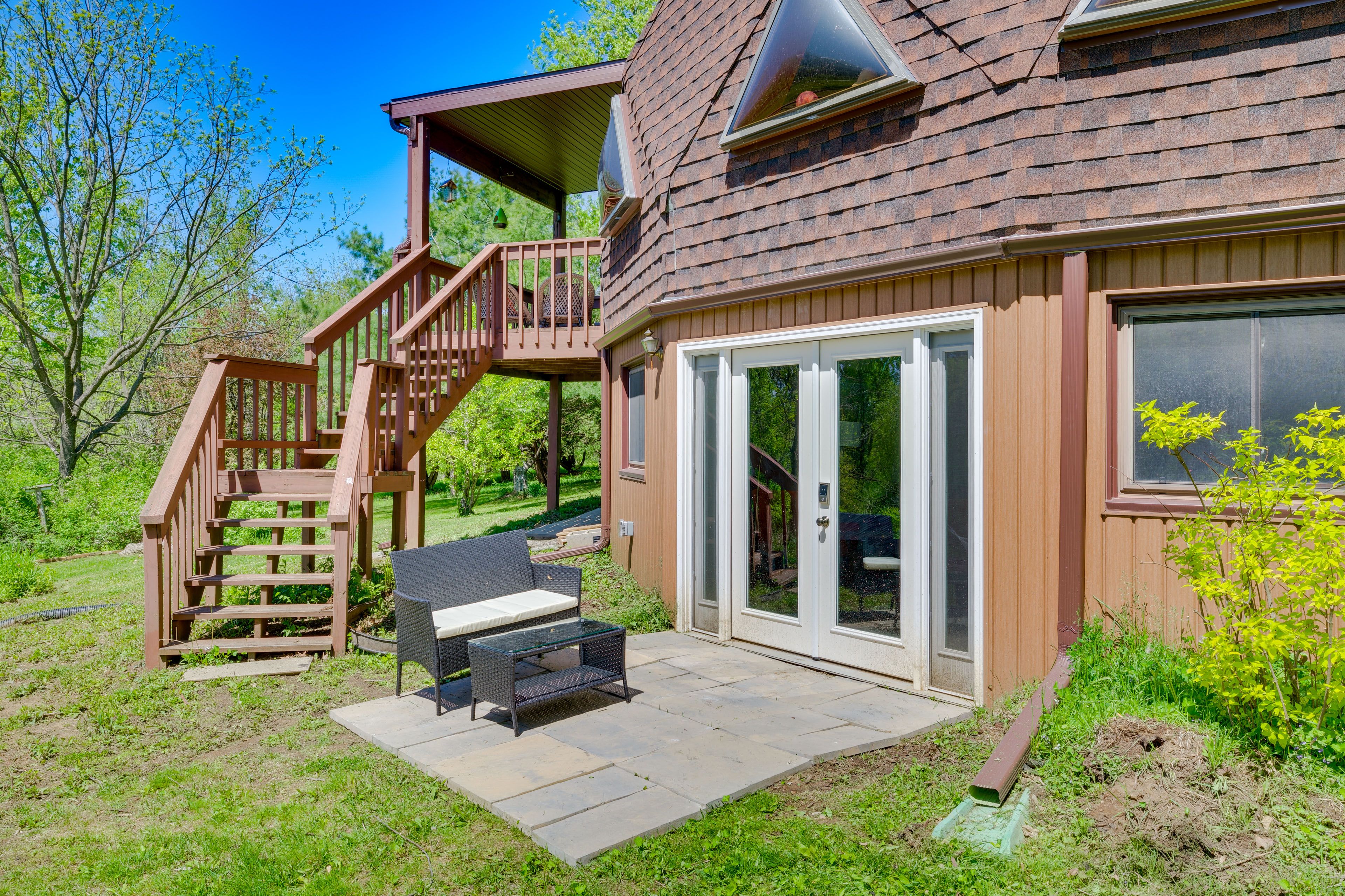 Front Patio | Outdoor Seating