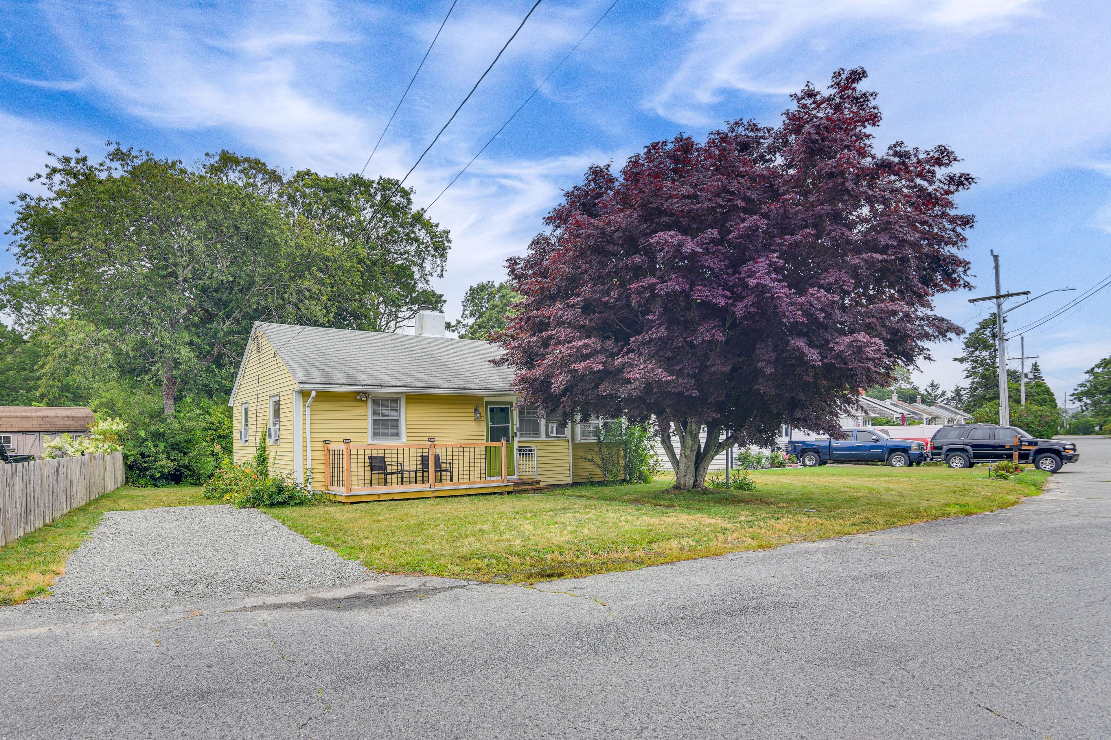 Parking | Driveway (2 Vehicles) | RV/Trailer Parking | Free Street Parking