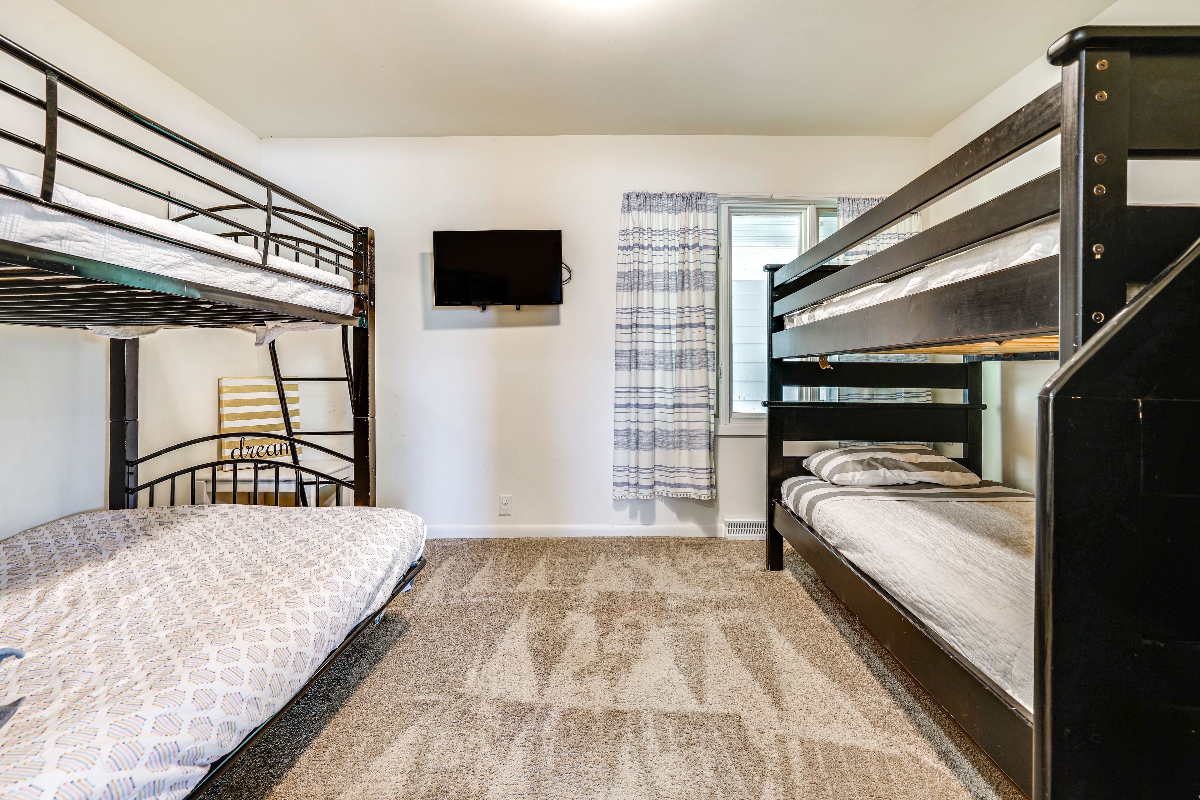 Bedroom 3 | Twin Bunk Bed | Twin/Full Bunk Bed | Flat-Screen TV