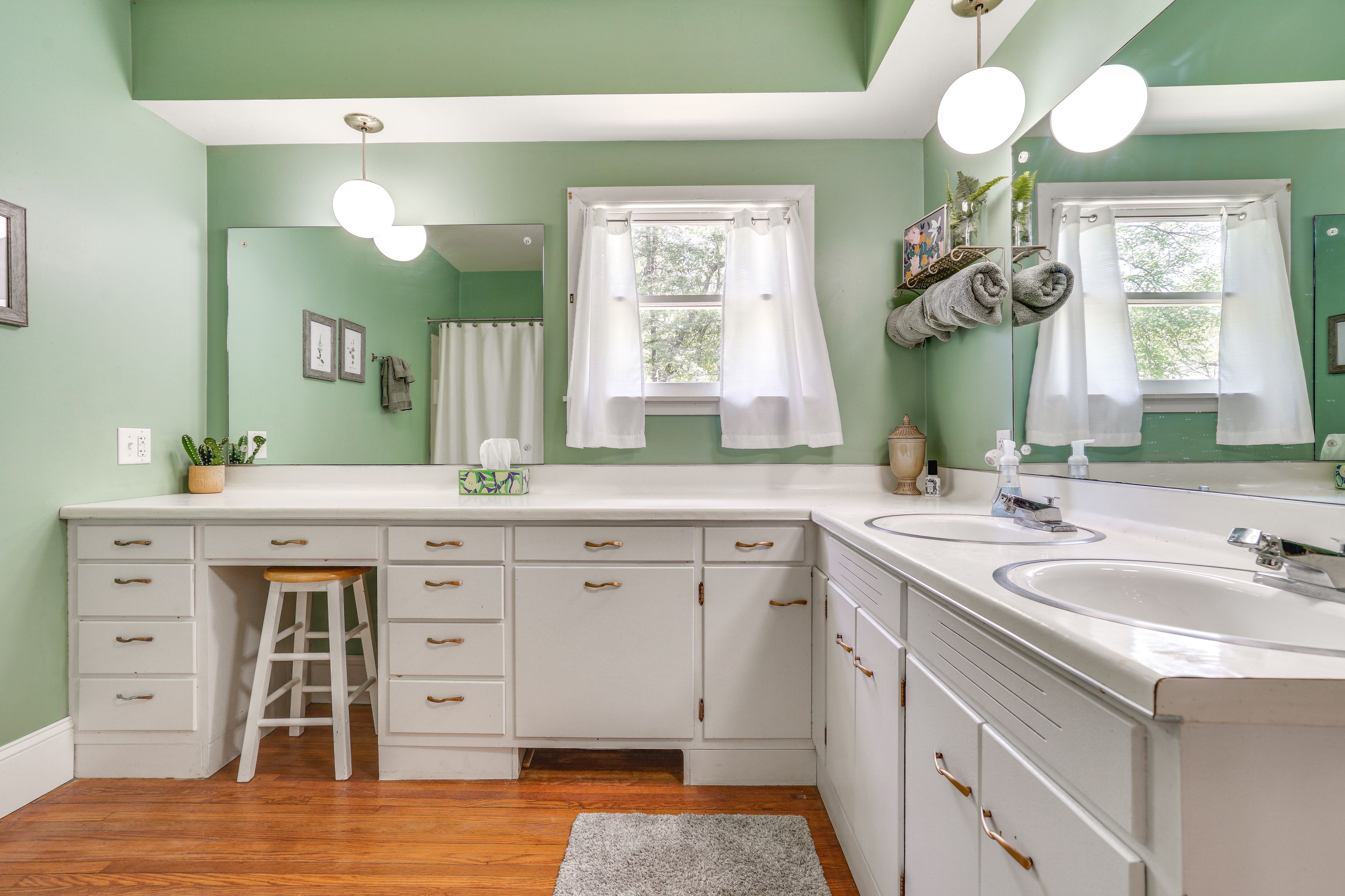 Full Bathroom | Complimentary Toiletries
