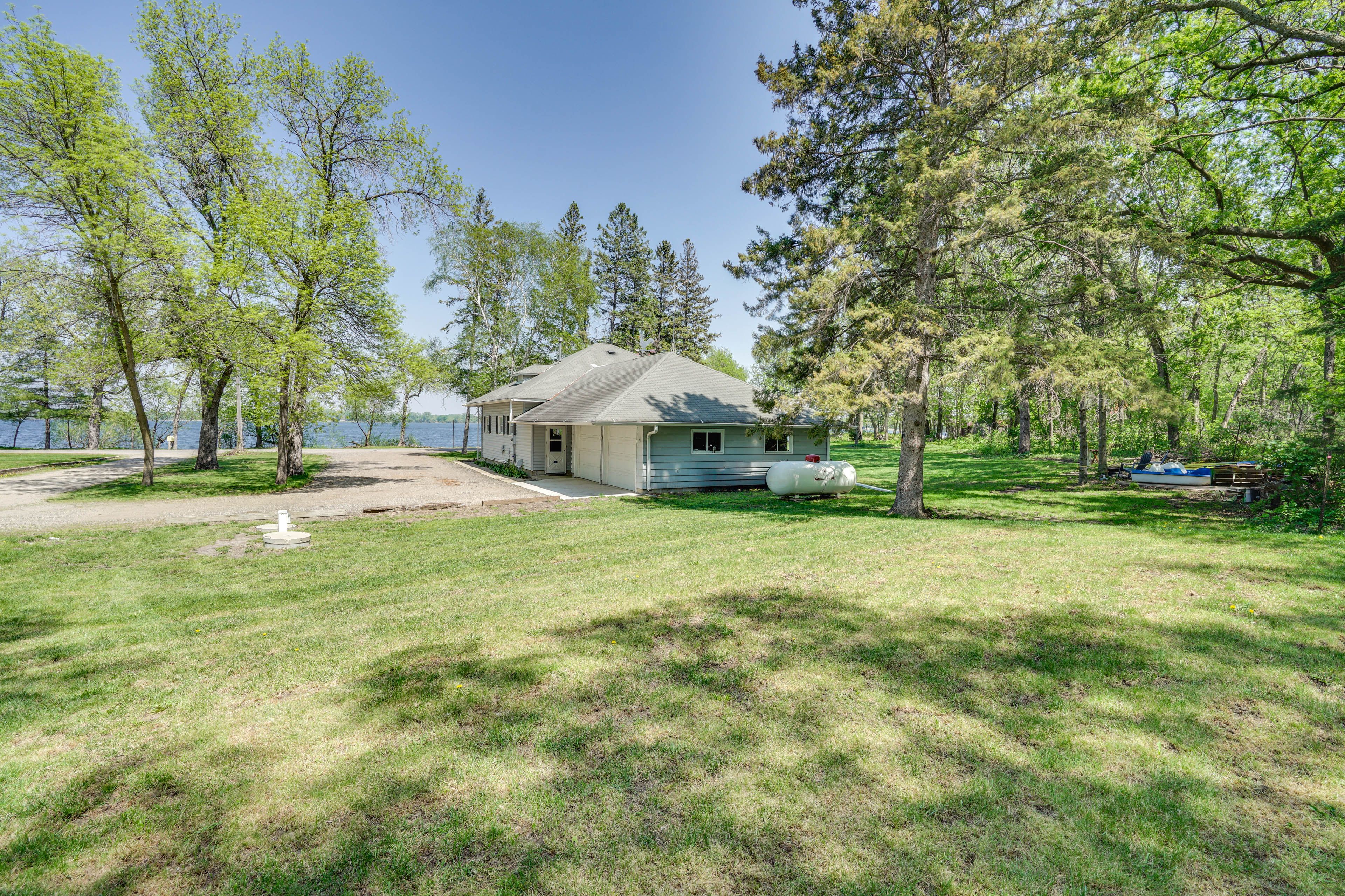 Home Exterior | Parking | Driveway (2 Vehicles)