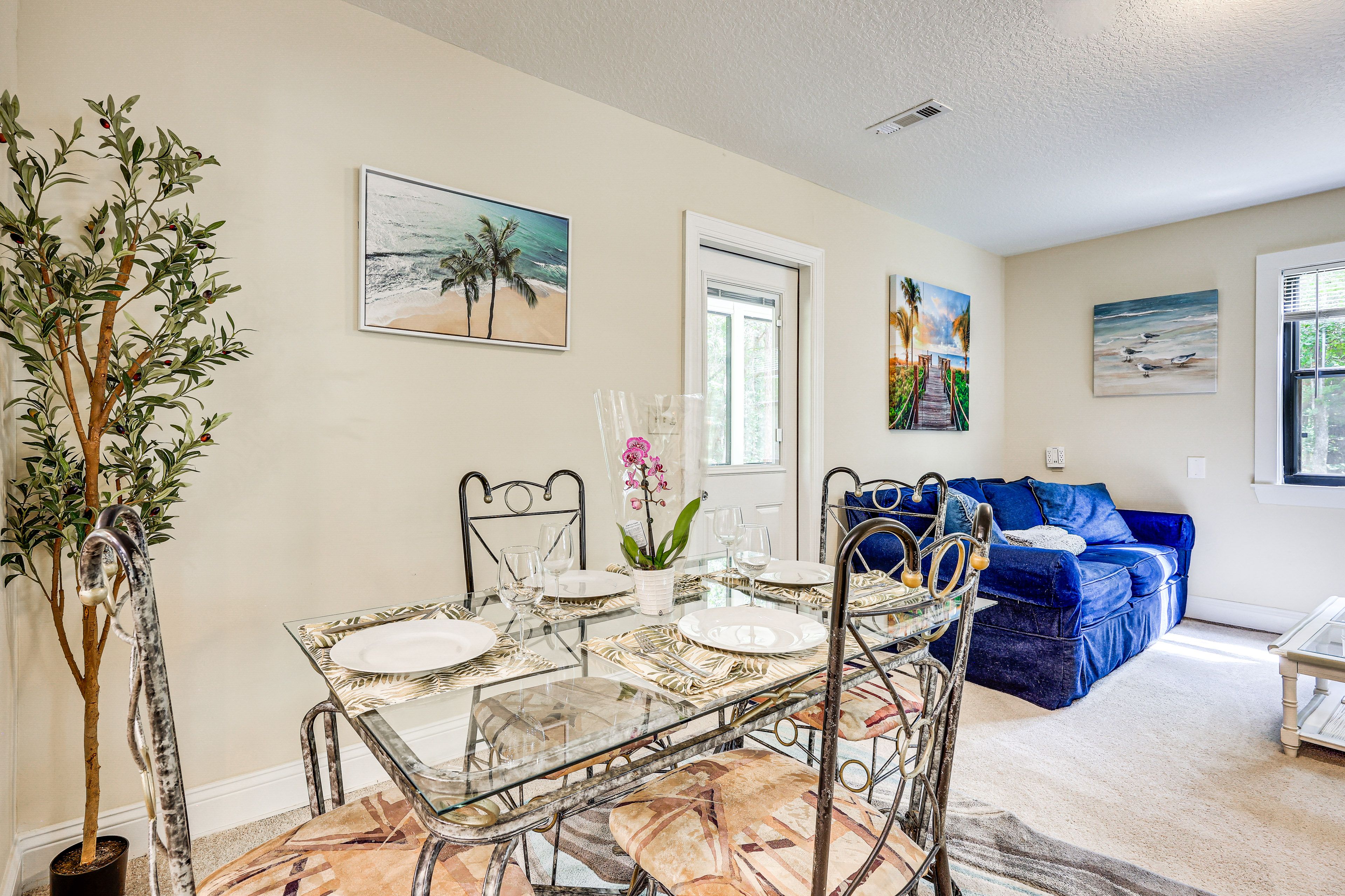 Dining Area | Dishware & Flatware Provided | 1st Floor