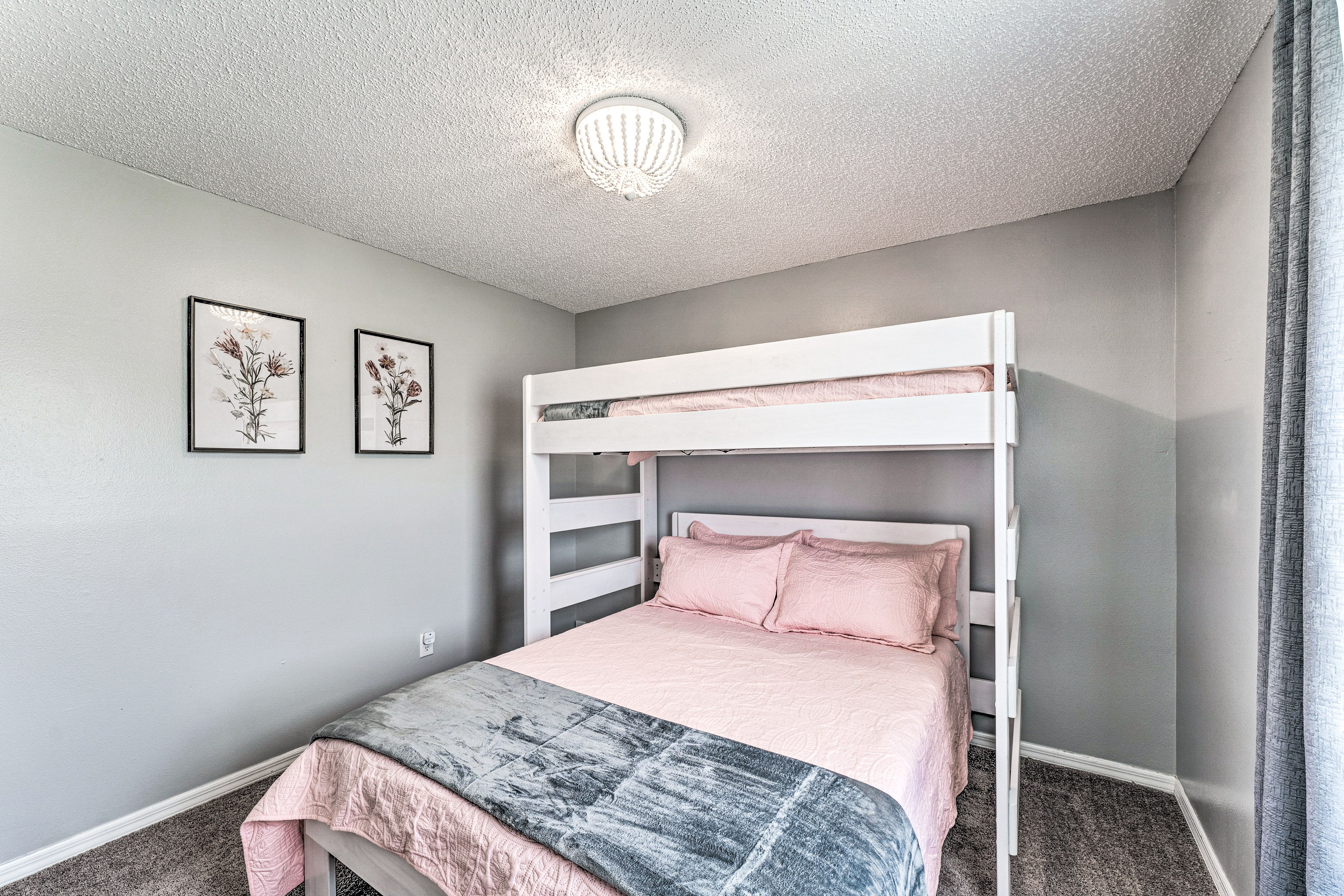 Bedroom 2 | Twin/Full Bunk Bed