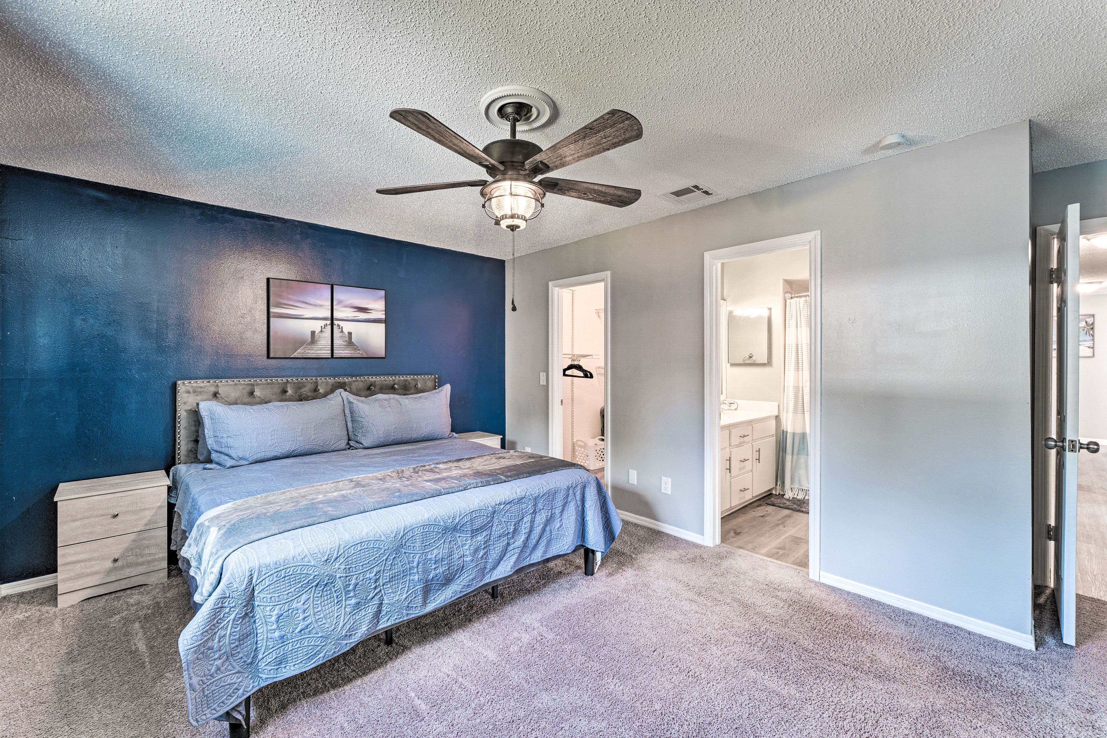 Bedroom Suite | King Bed | Smart TV | Linens Provided