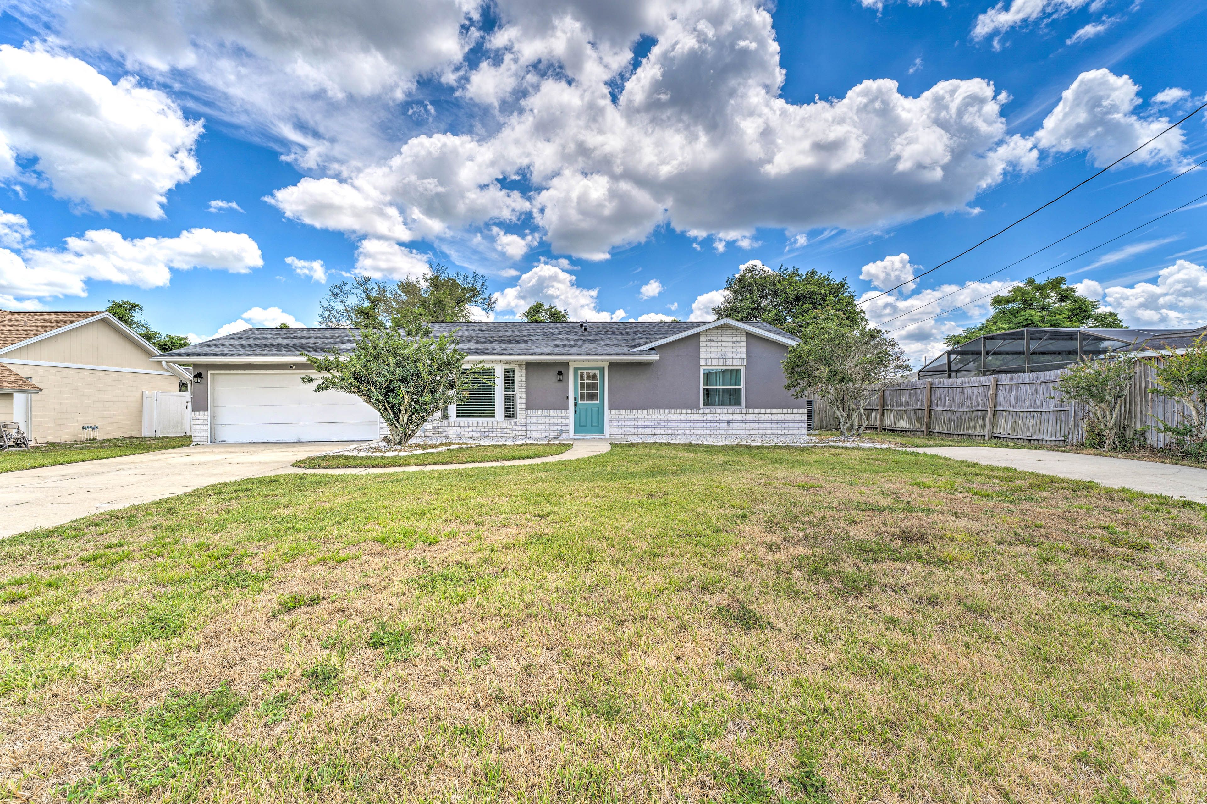 Parking | 2 Driveways (4 Vehicles) | RV/Trailer/Boat Parking
