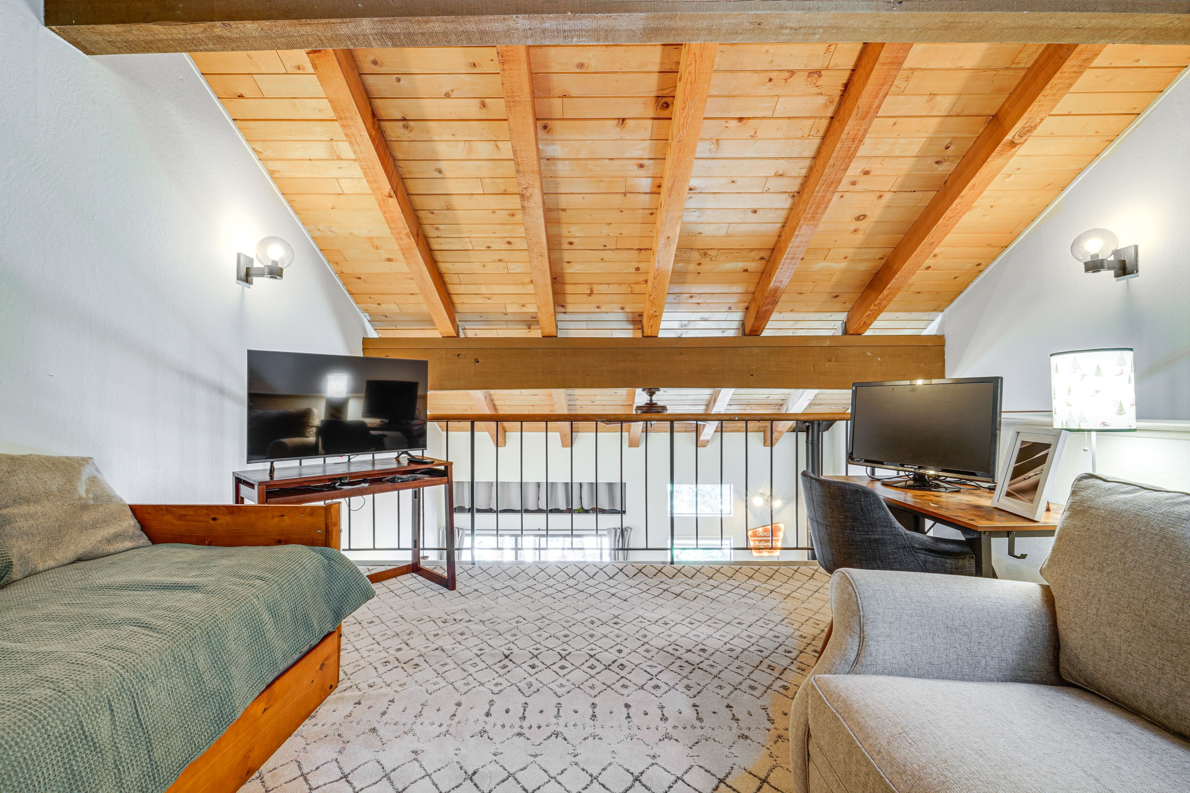 Loft | Seating | Flat-Screen TV | Work Desk