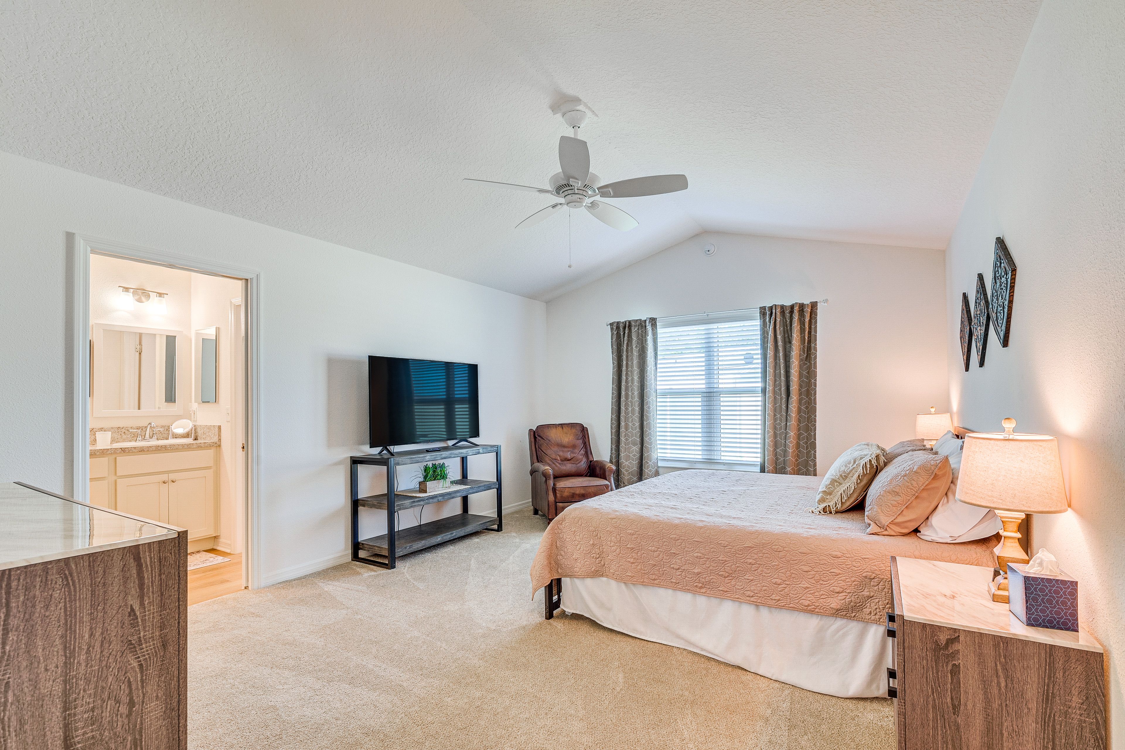 Bedroom 1 | King Bed | Smart TV