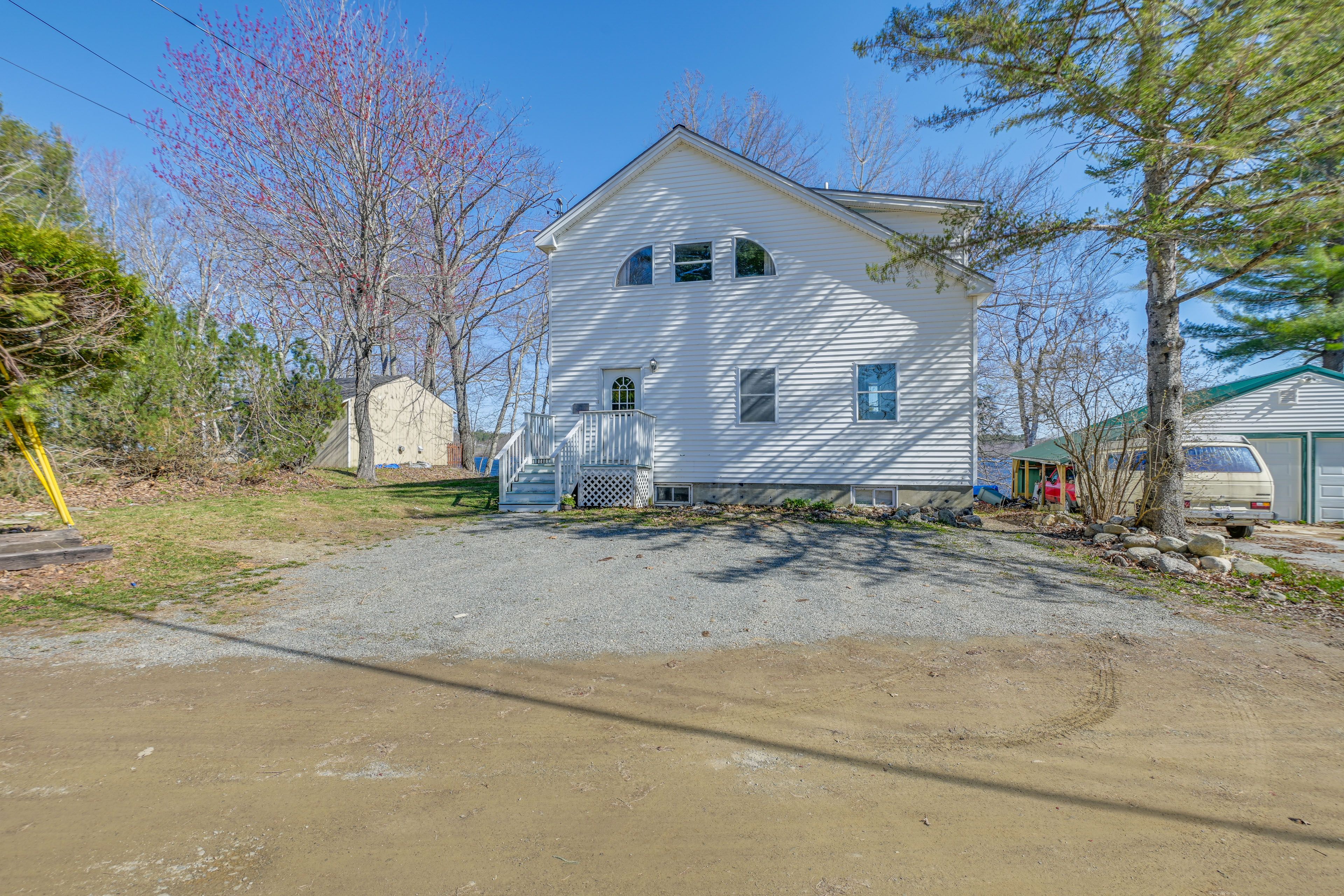 Parking | Gravel Driveway (4 Vehicles)