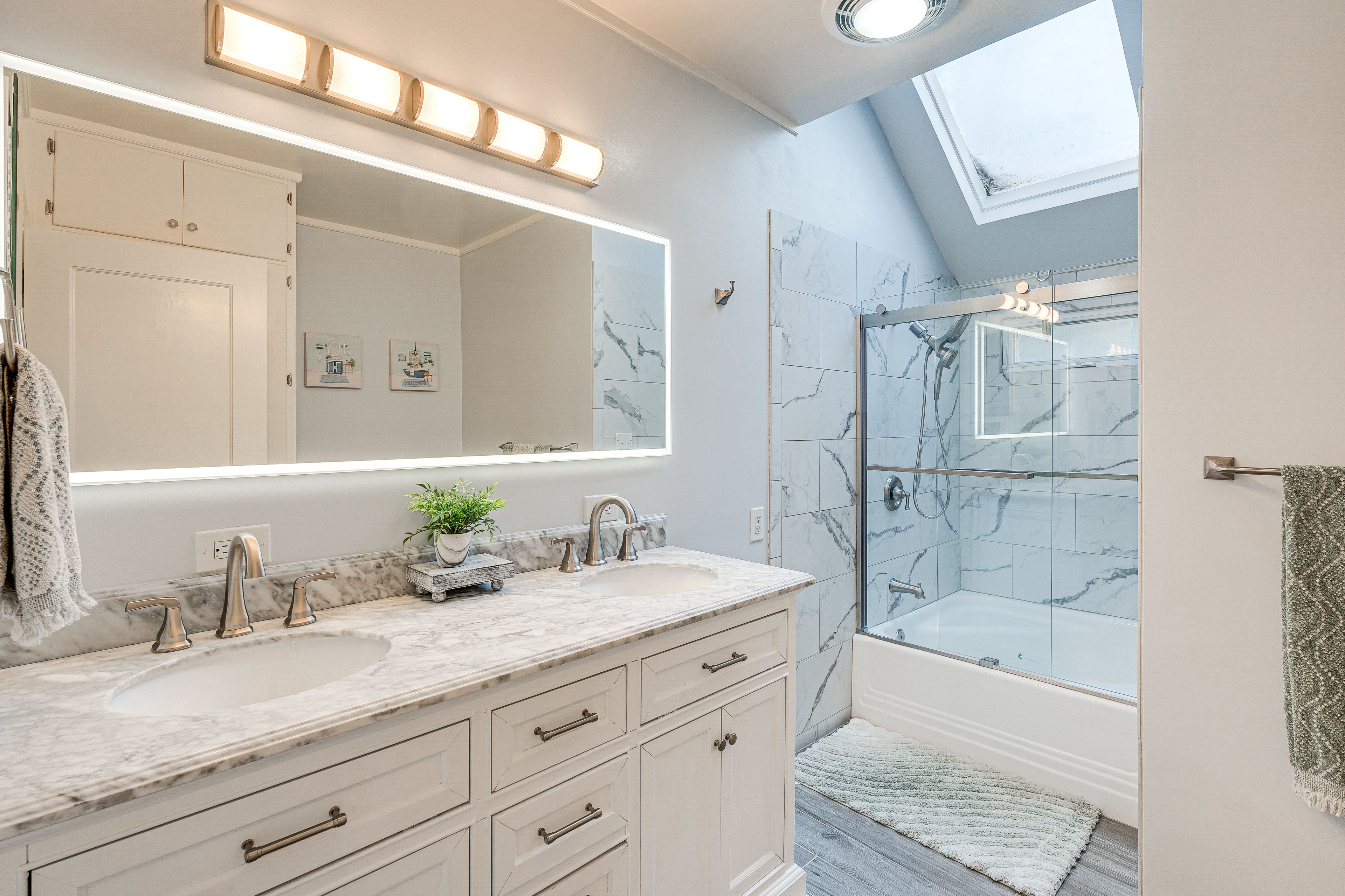 En-Suite Bathroom | Towels Provided