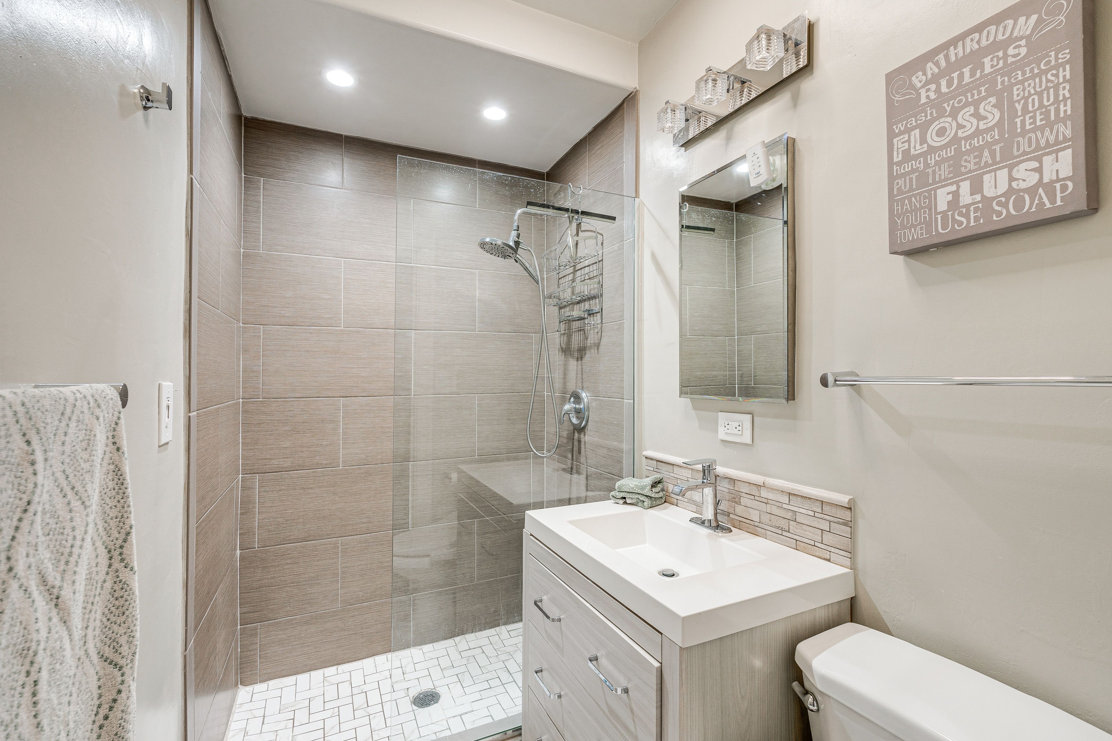 Full Bathroom | Complimentary Toiletries