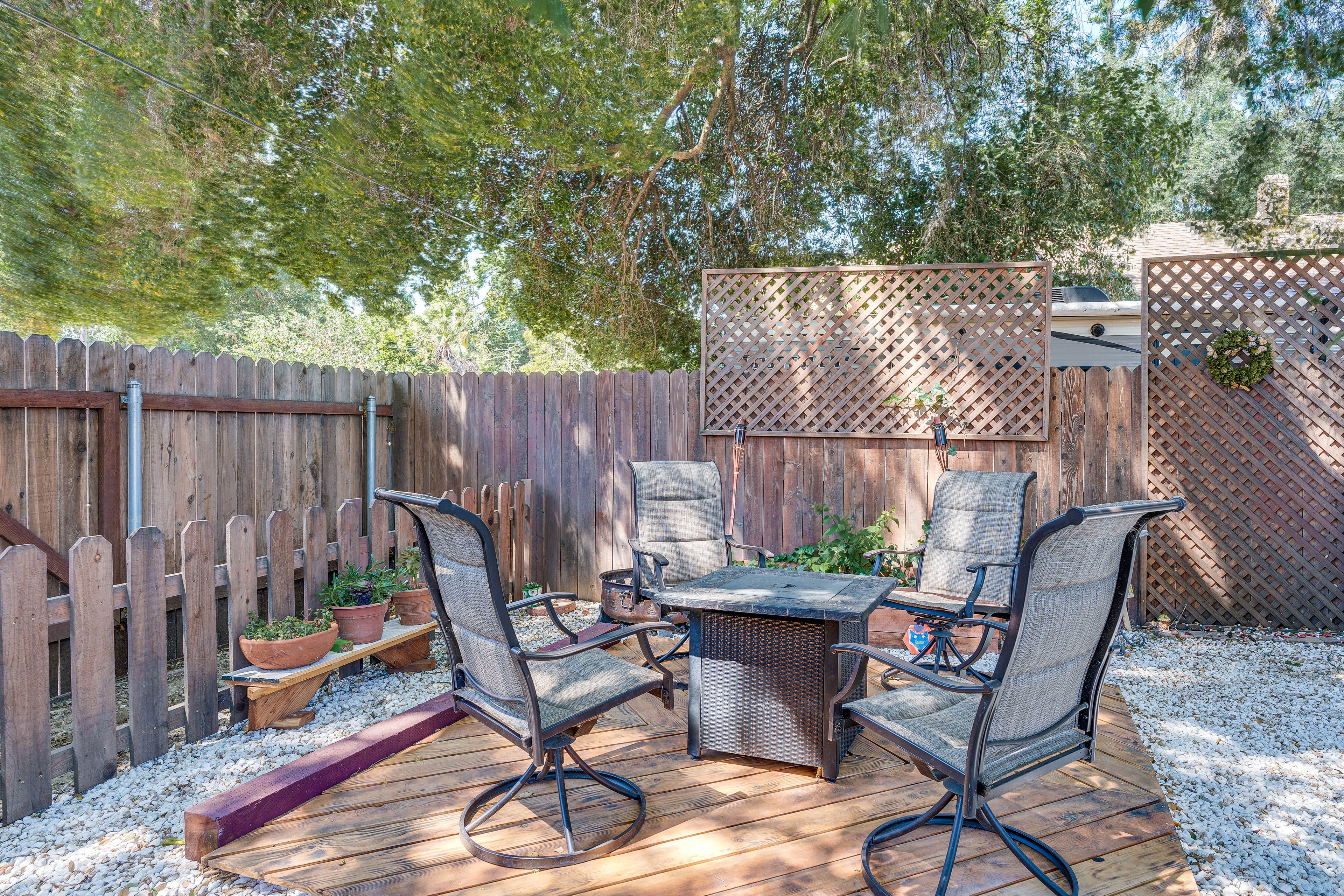 Fire Pit | Patio | Gas Grill
