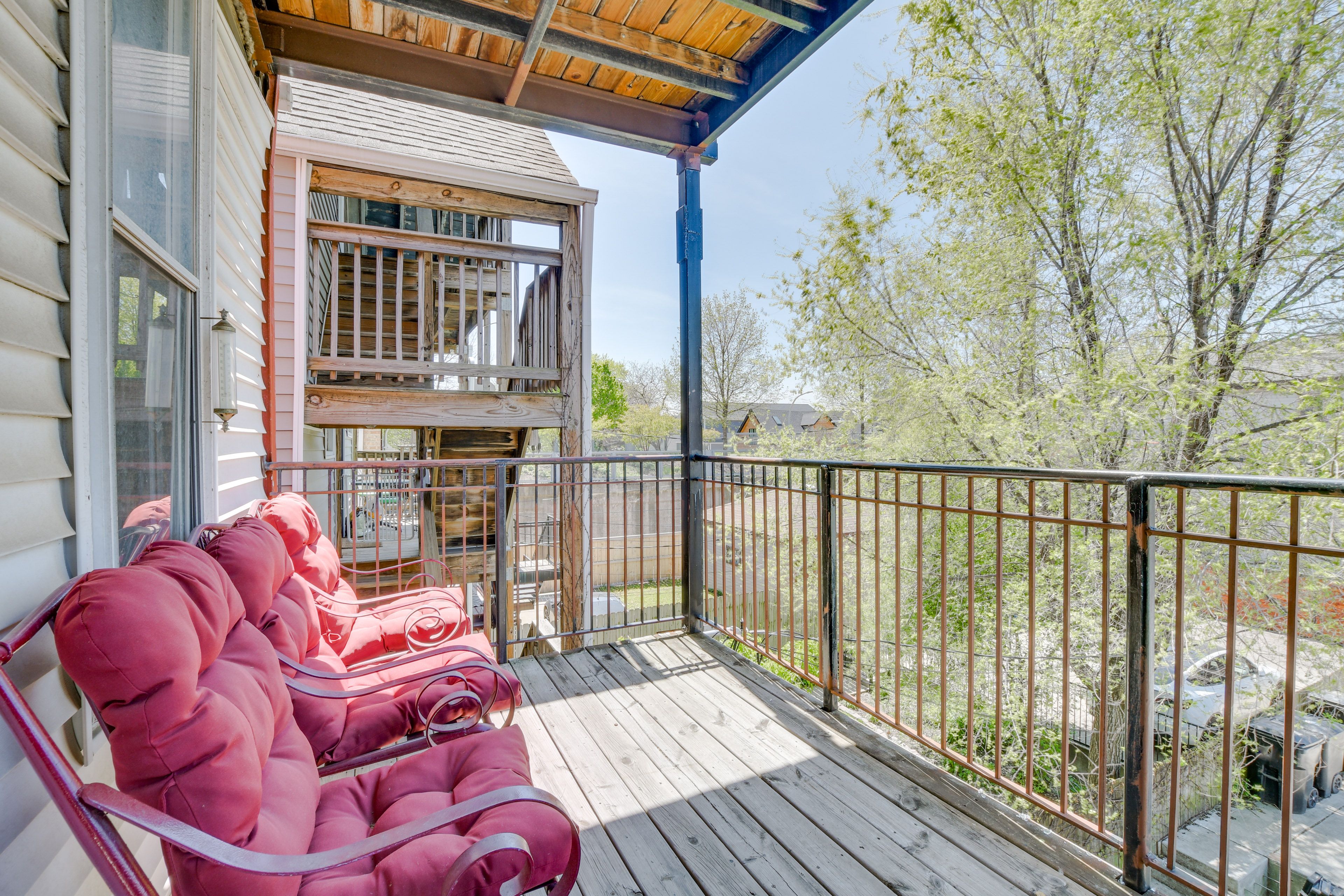Chicago Vacation Rental | 3BR | 1BA | Stairs Required | 1,050 Sq Ft