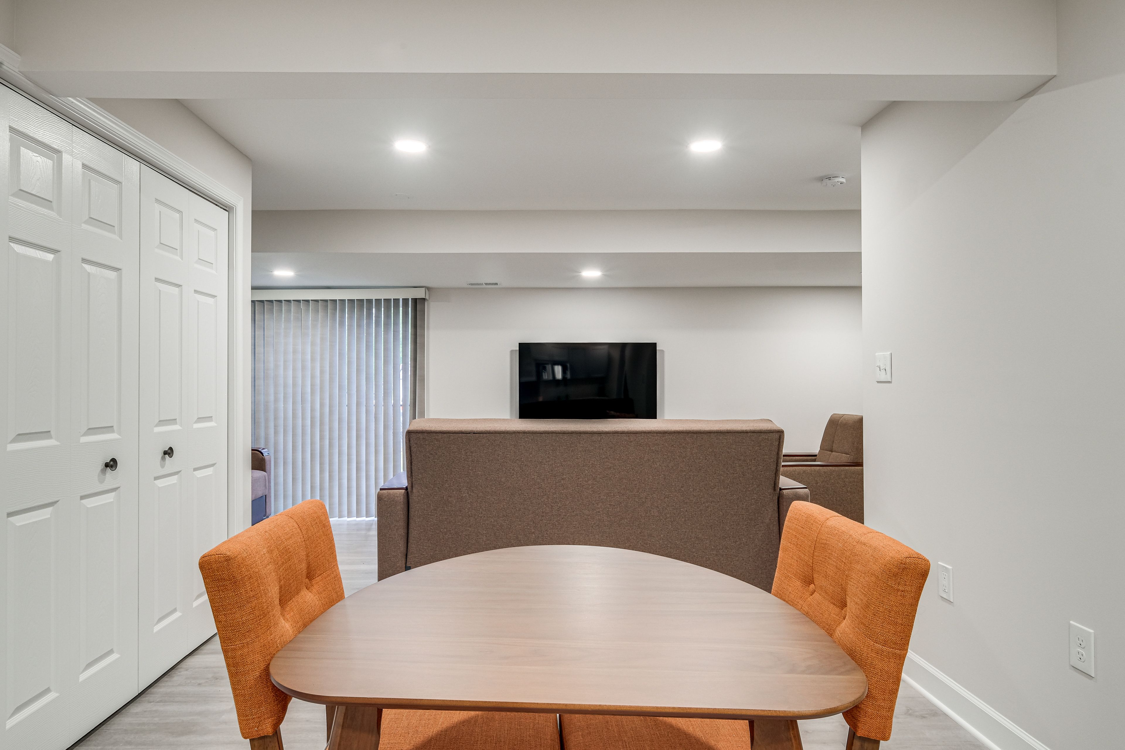 Dining Area | Dishware/Flatware Provided
